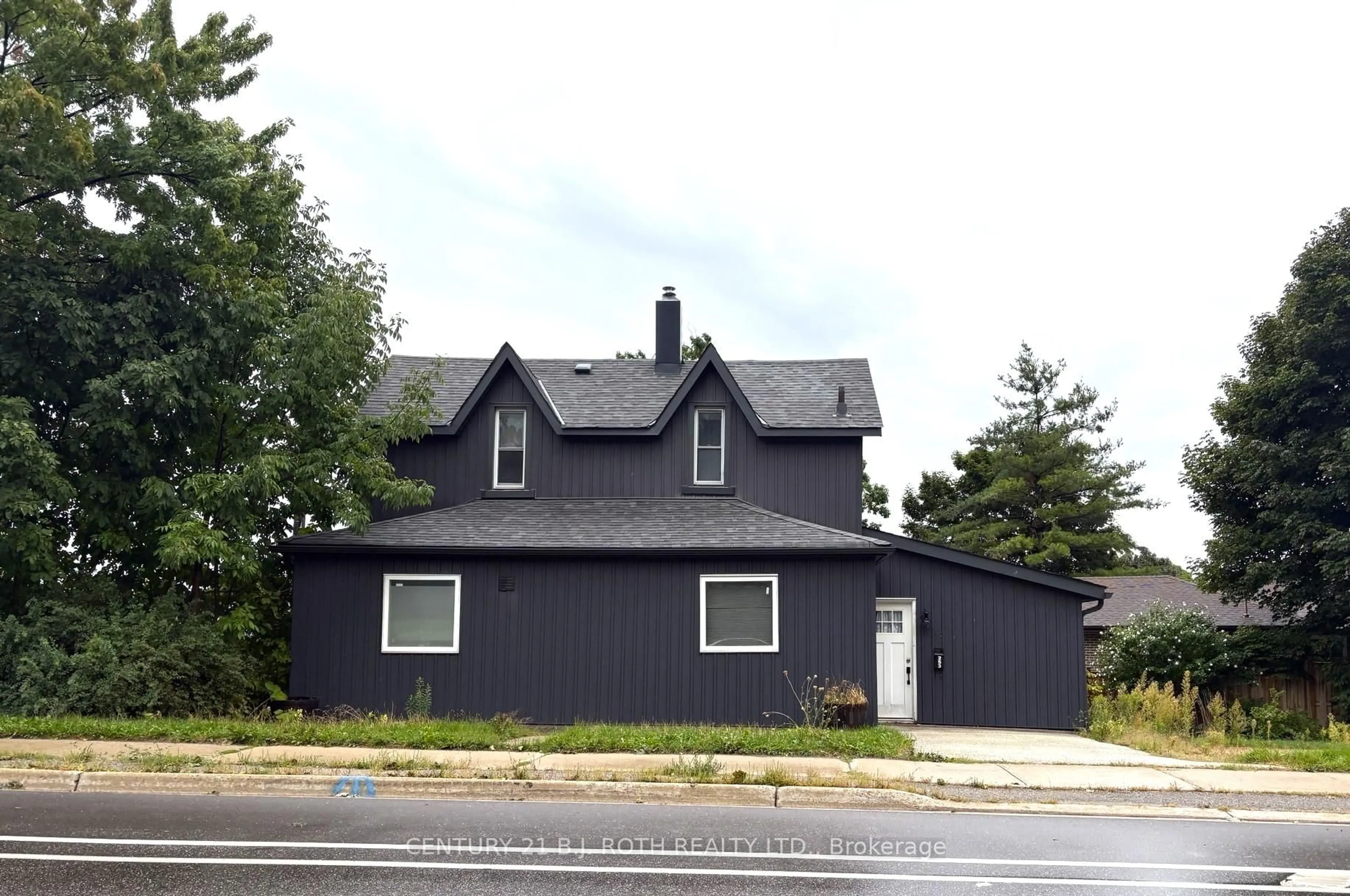 Home with vinyl exterior material, street for 253 Dunlop St, Barrie Ontario L4M 1B6