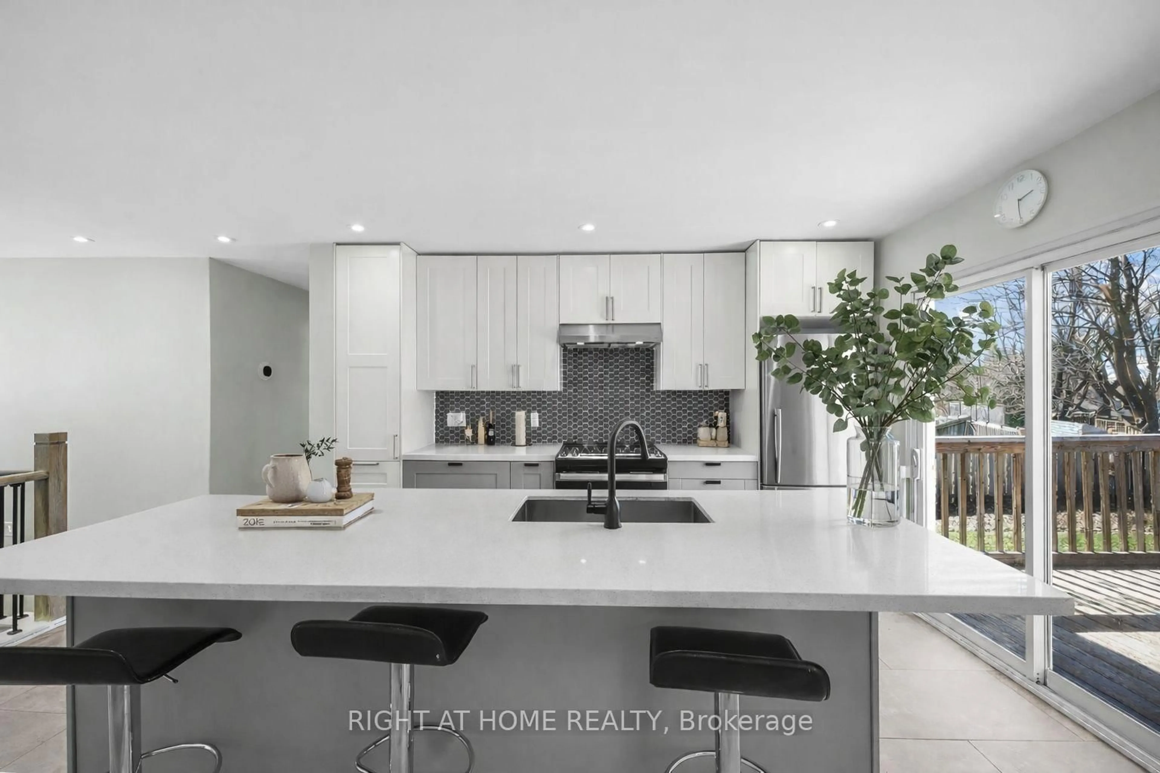 Contemporary kitchen, ceramic/tile floor for 60 HEATHER St, Barrie Ontario L4N 4N1