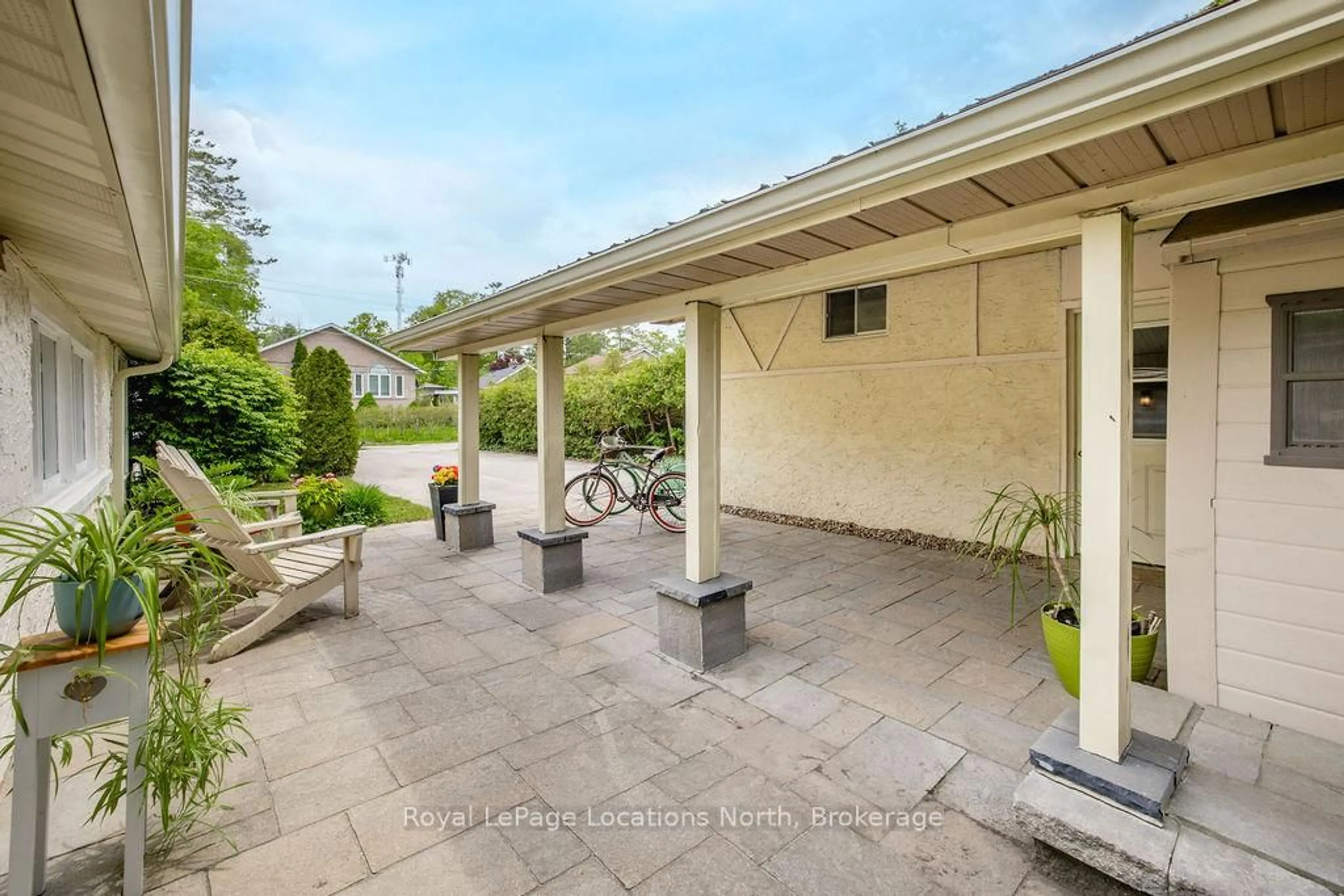 Patio, street for 34 Glenwood Dr, Wasaga Beach Ontario L9Z 2K5