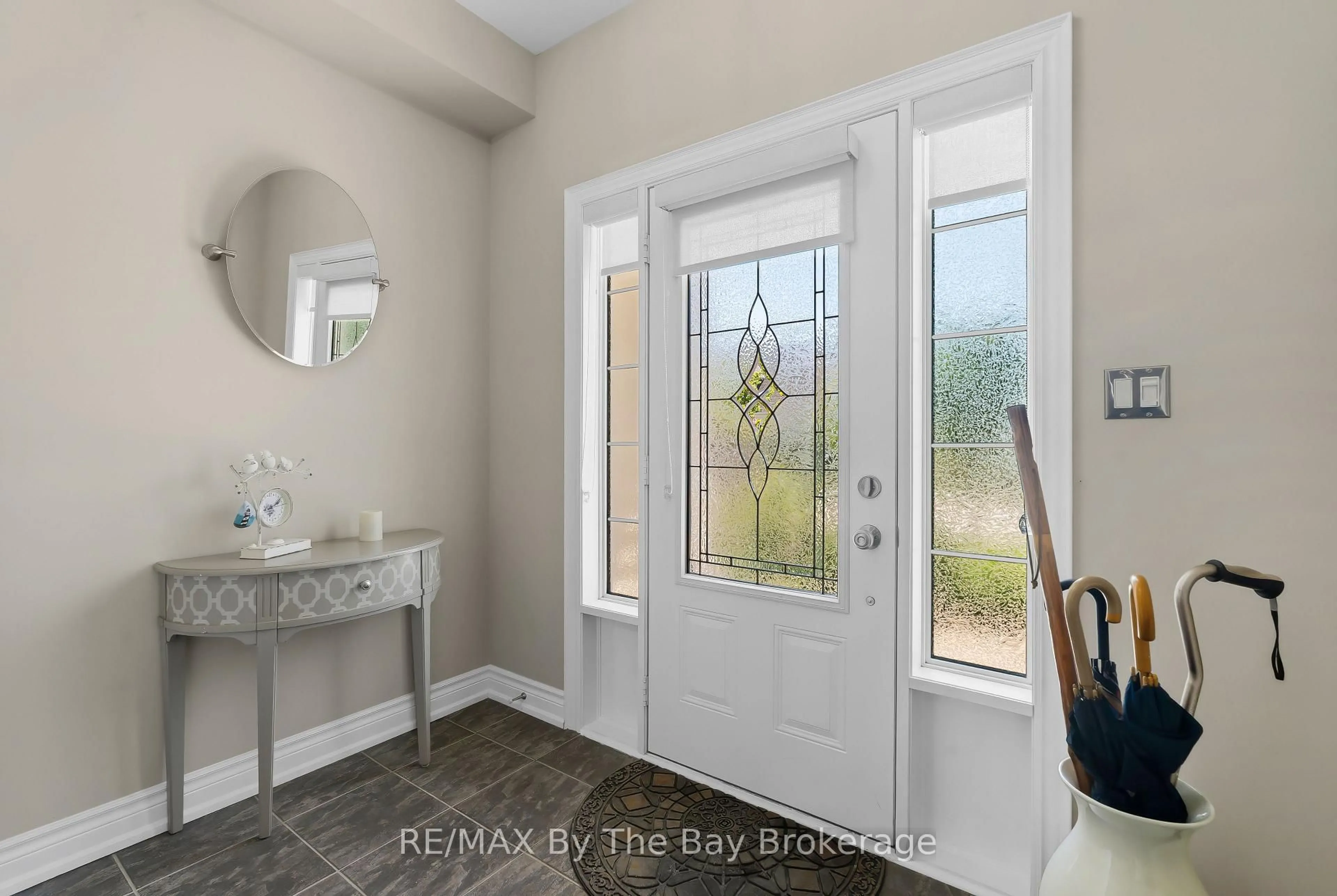 Indoor entryway for 127 Wycliffe Cove, Tay Ontario L0K 2A0