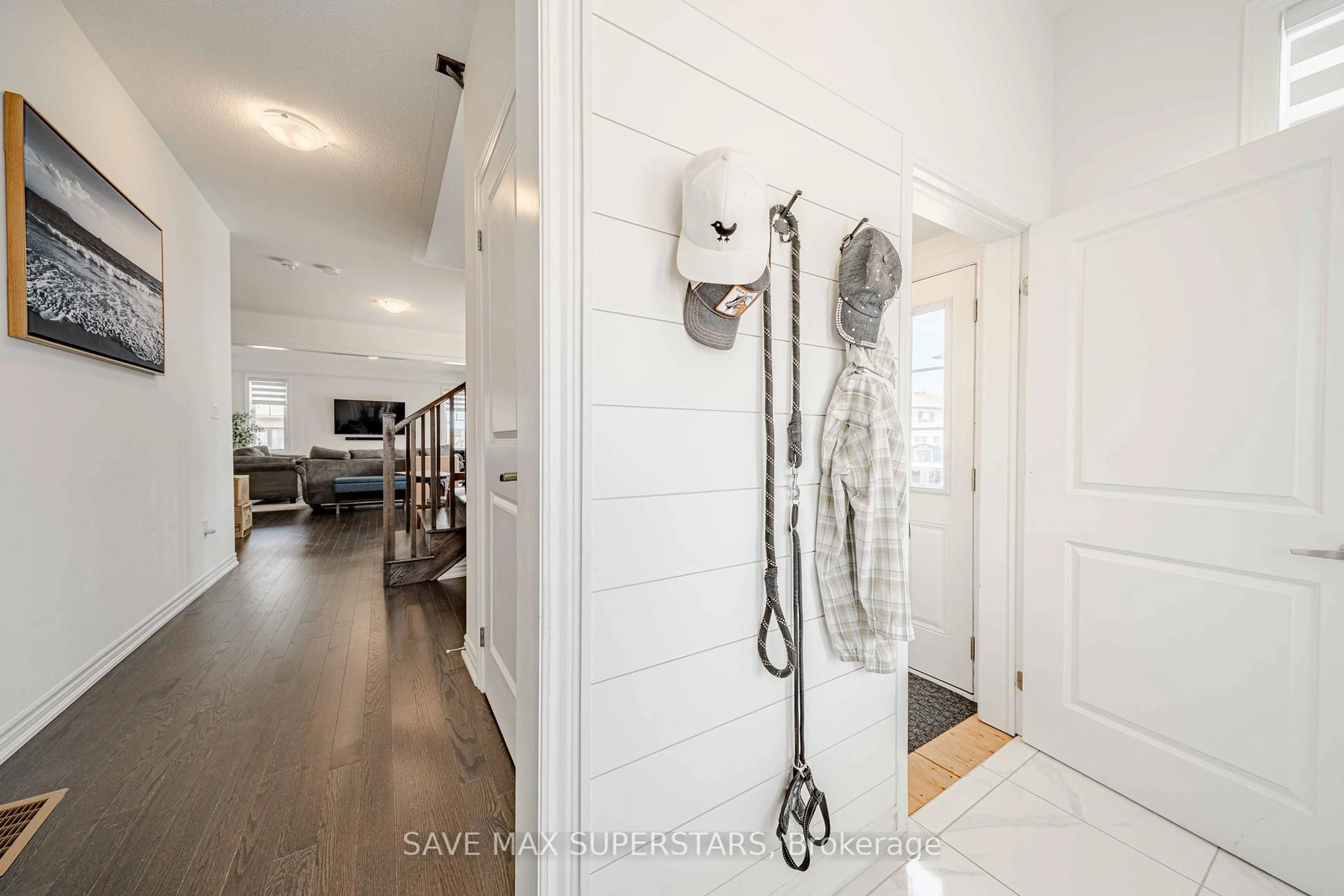 Indoor entryway for 34 Bannister Rd, Barrie Ontario L9J 0L5