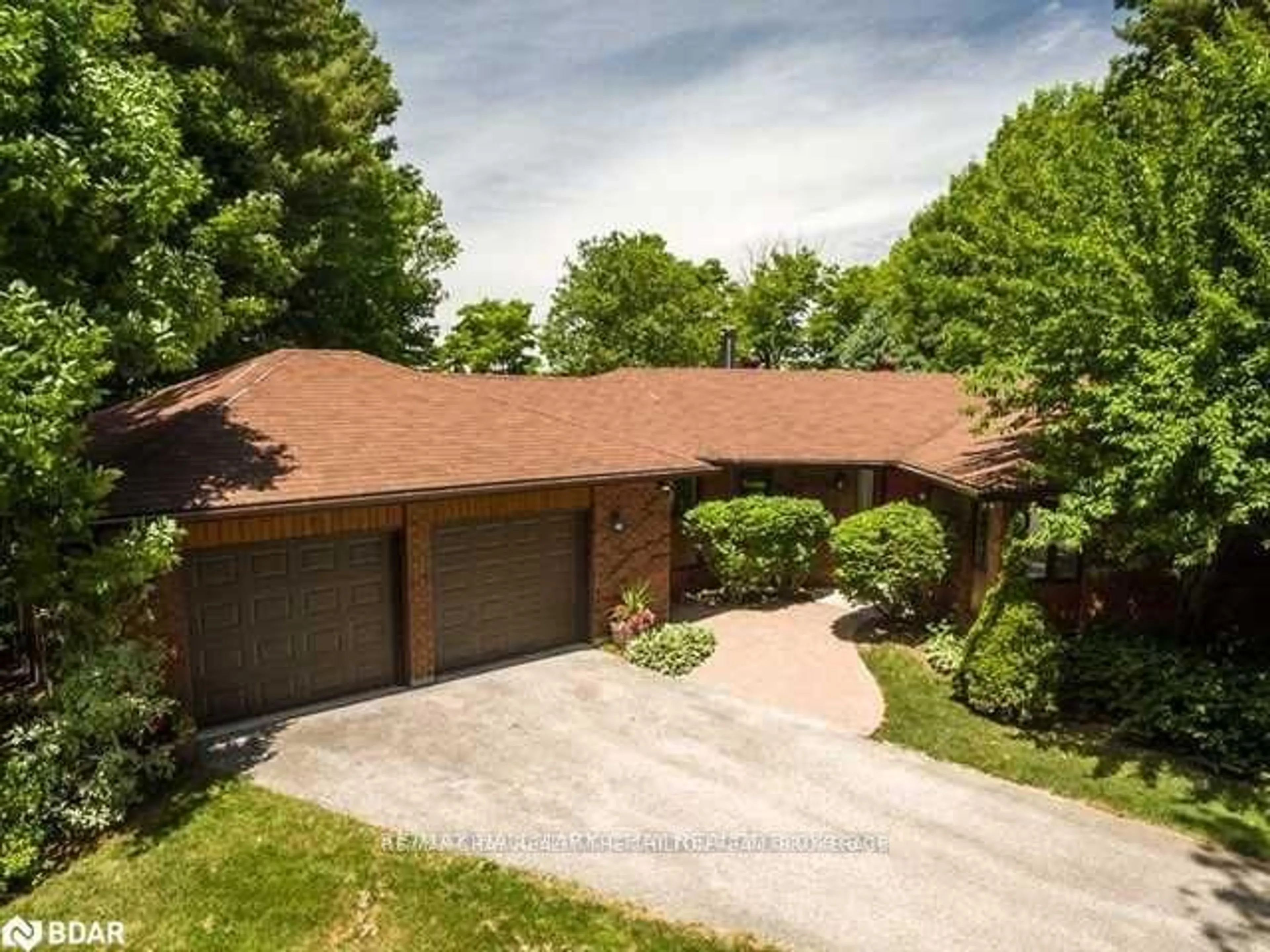 A pic from outside/outdoor area/front of a property/back of a property/a pic from drone, street for 16 Highland Dr, Oro-Medonte Ontario L0L 2L0