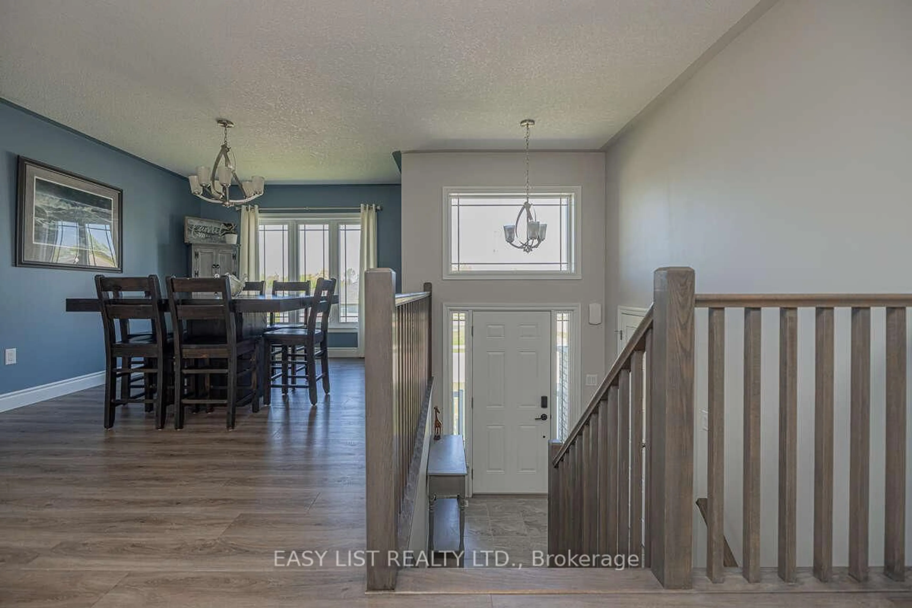 Indoor entryway for 19 Ralph Dalton Blvd, Tay Ontario L0K 2A0