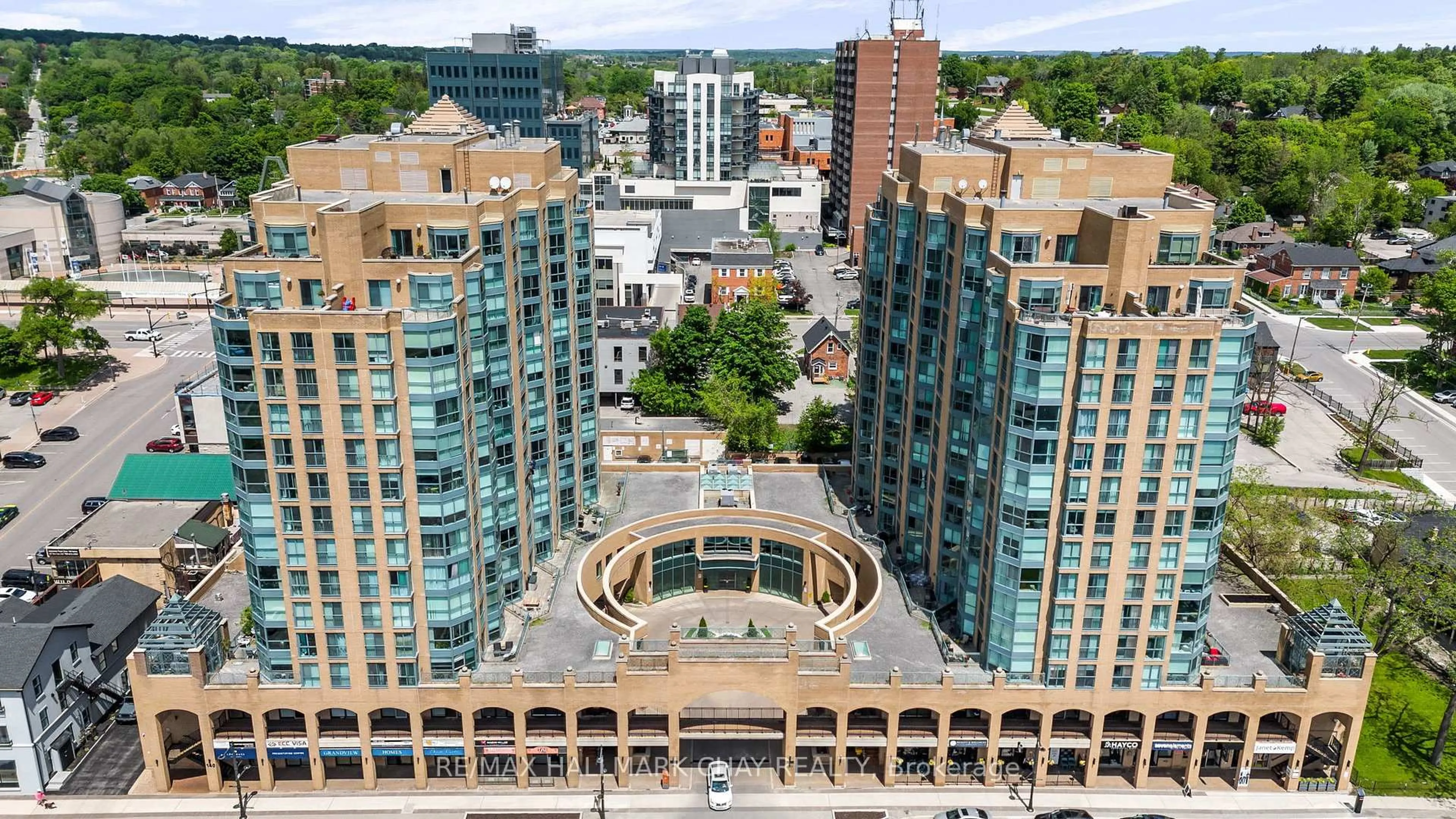 A pic from outside/outdoor area/front of a property/back of a property/a pic from drone, city buildings view from balcony for 140 Dunlop St #906, Barrie Ontario L4M 6H9
