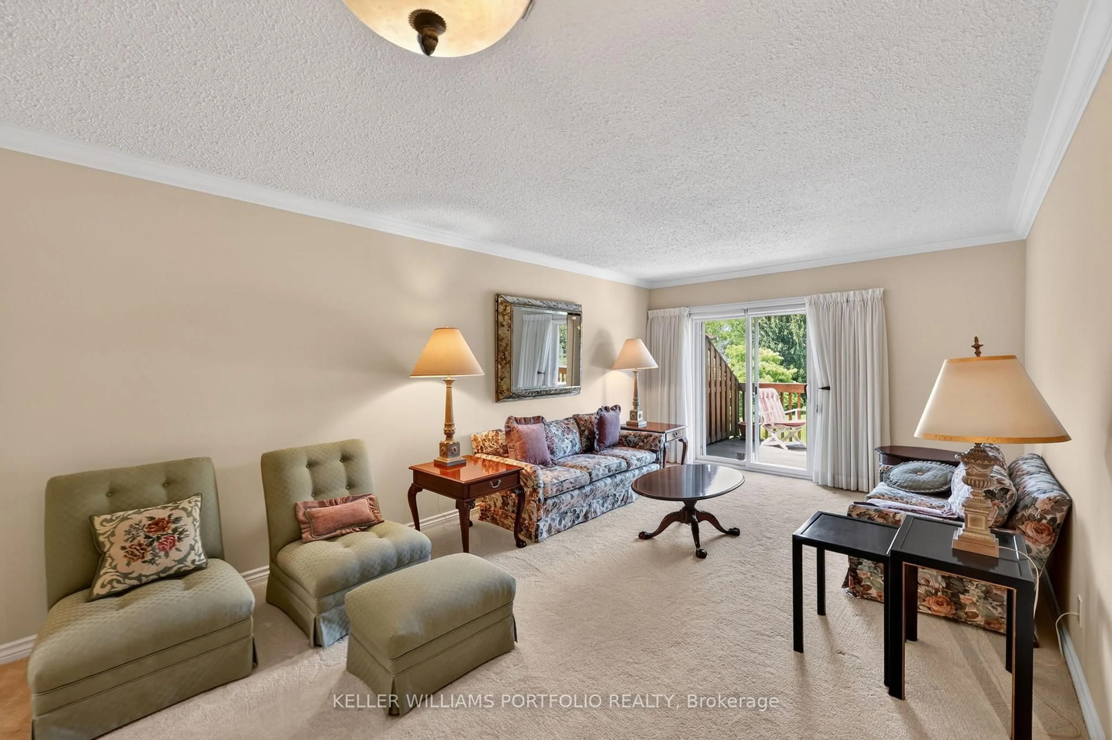 Living room with furniture, carpet floor for 696 King St #36, Midland Ontario L4R 5B6