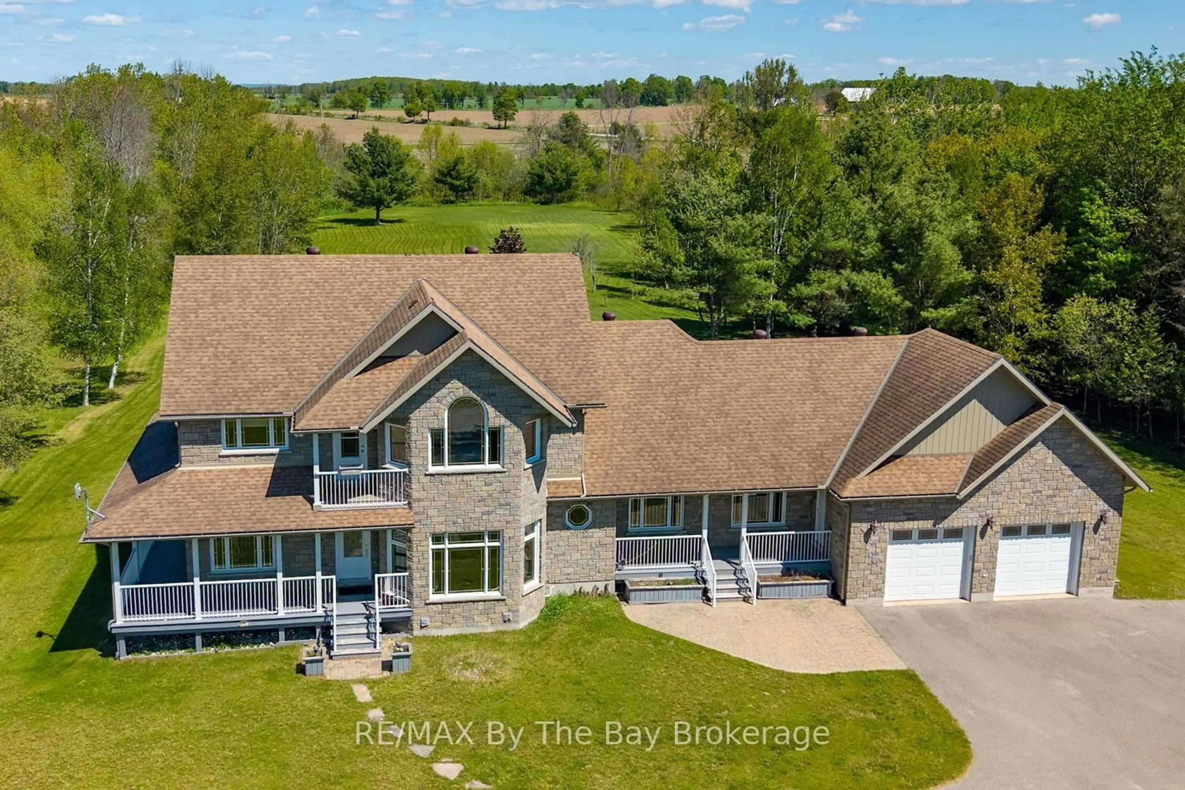 A pic from outside/outdoor area/front of a property/back of a property/a pic from drone, water/lake/river/ocean view for 960 Lawson Rd, Tiny Ontario L0L 1P1