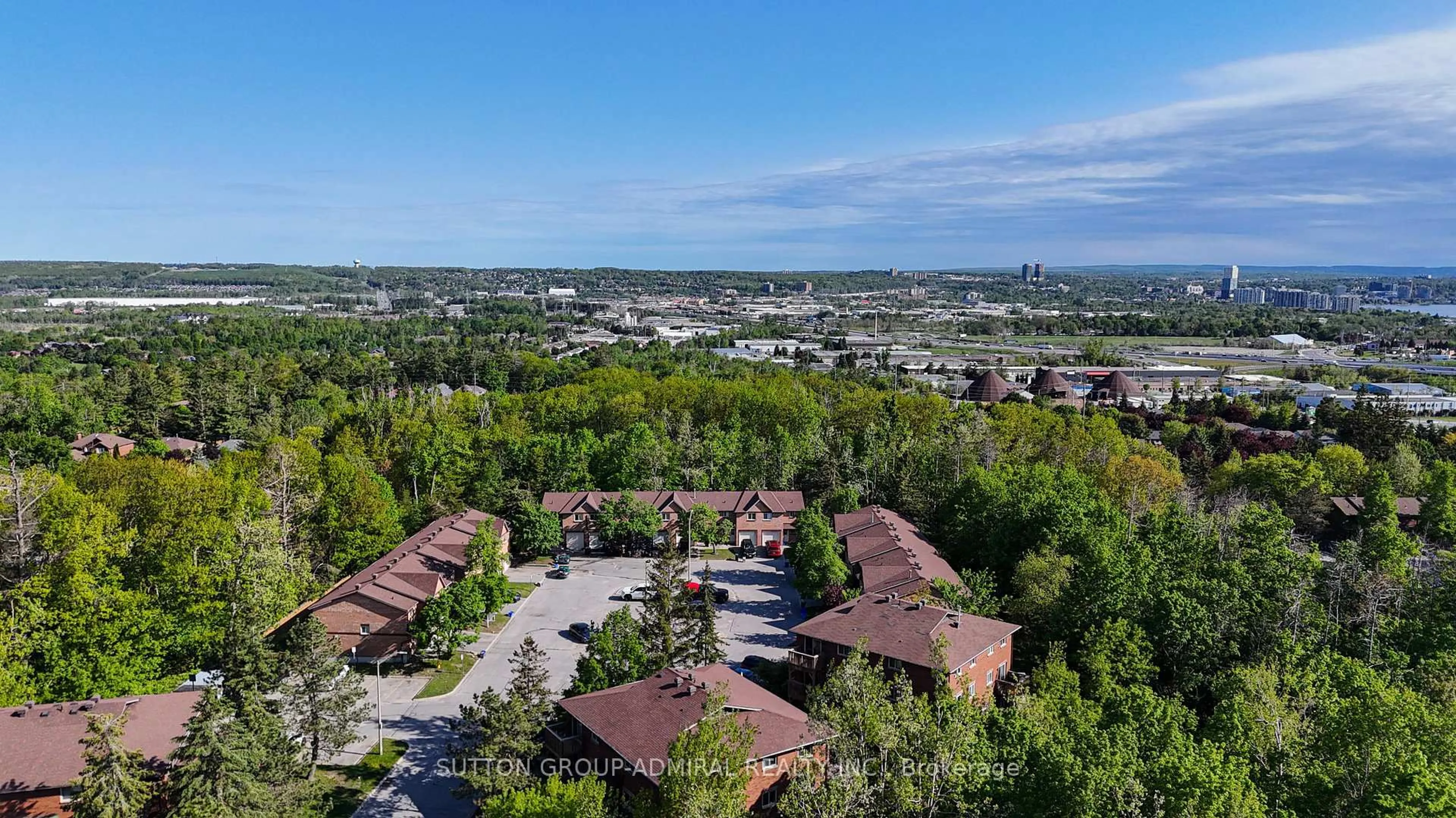A pic from outside/outdoor area/front of a property/back of a property/a pic from drone, mountain view for 16 Evergreen Crt #59, Barrie Ontario L4N 6W7