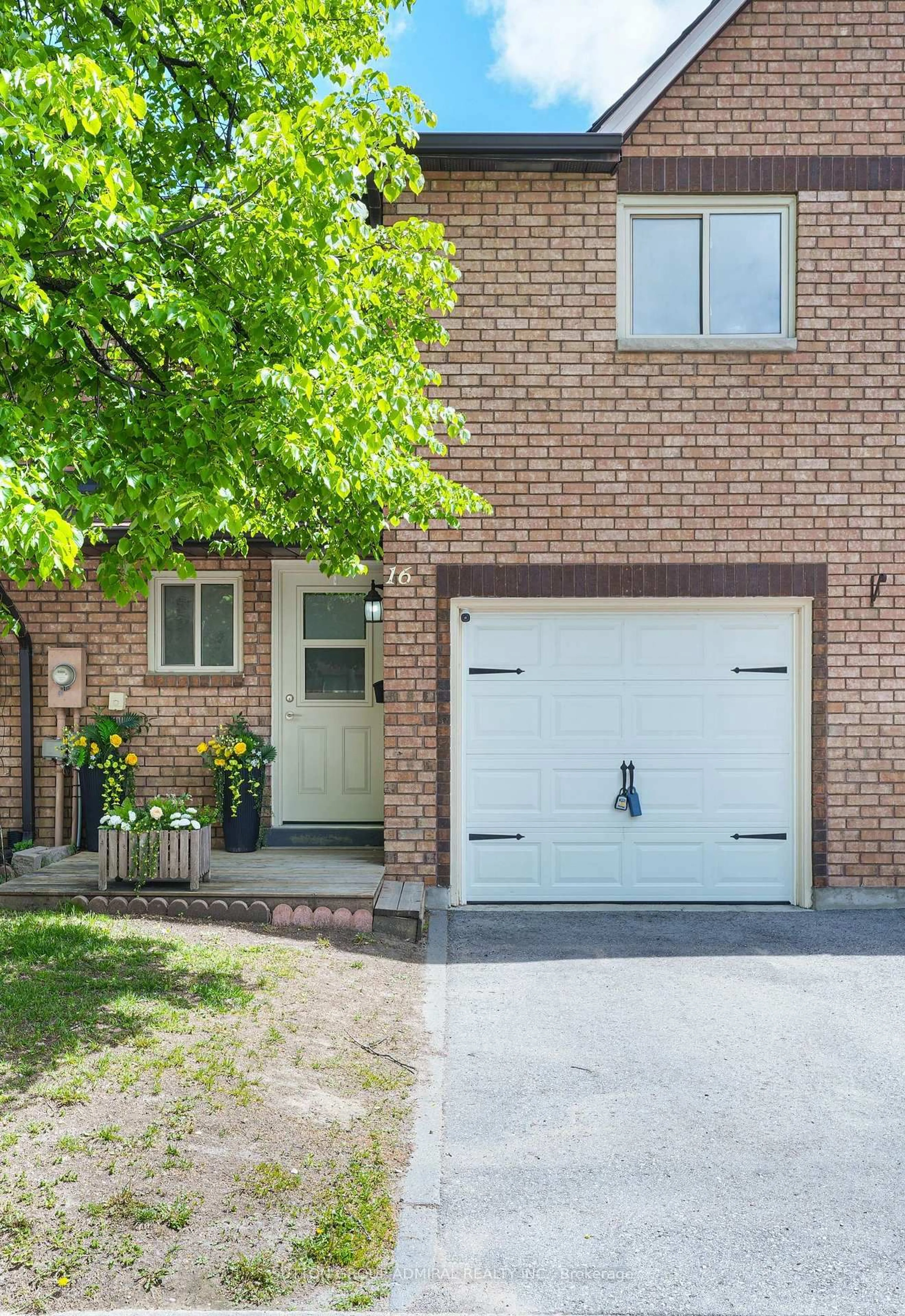 Home with brick exterior material, street for 16 Evergreen Crt #59, Barrie Ontario L4N 6W7