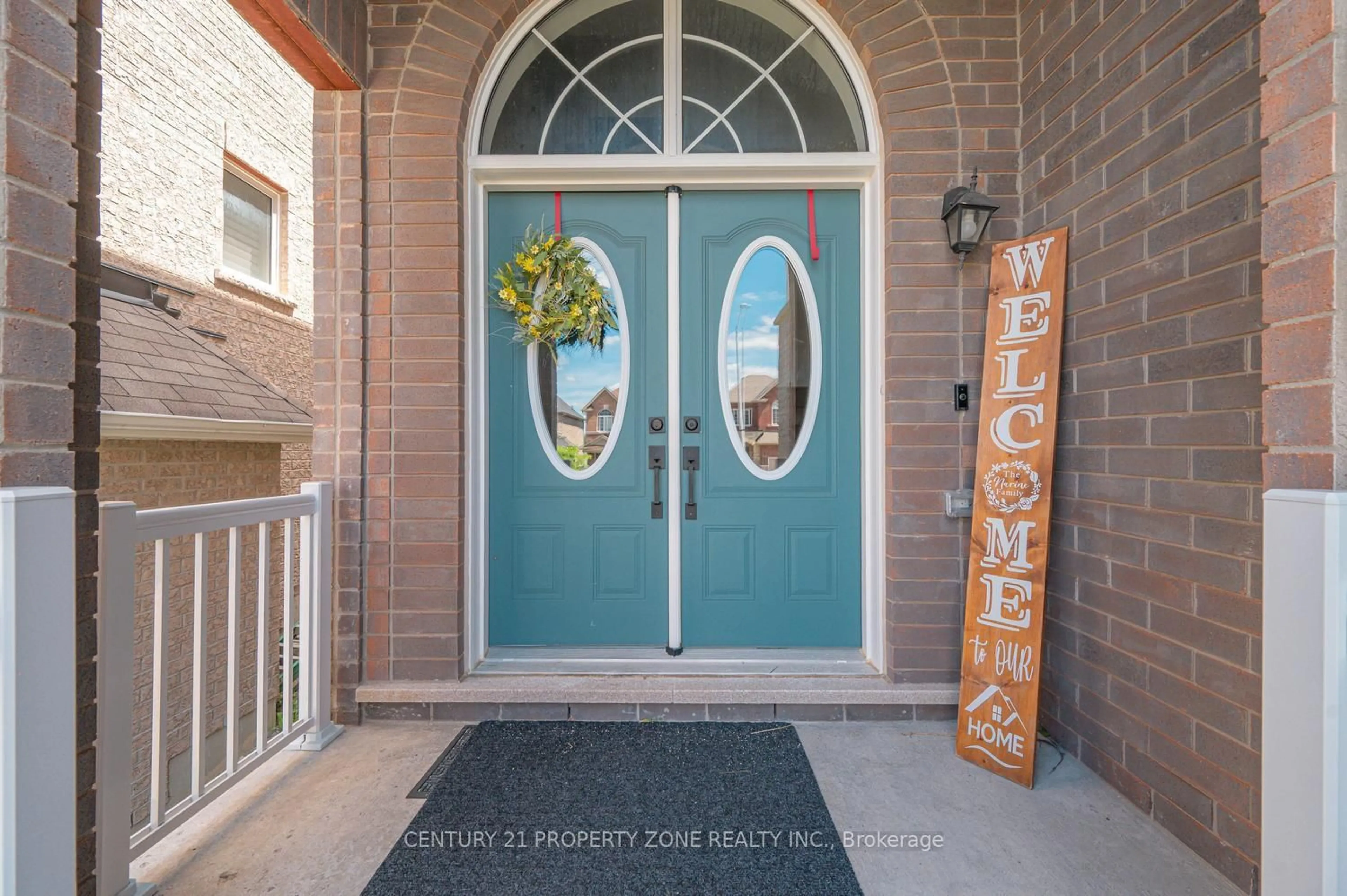 Indoor entryway for 192 Muirfield Dr, Barrie Ontario L4N 6K7