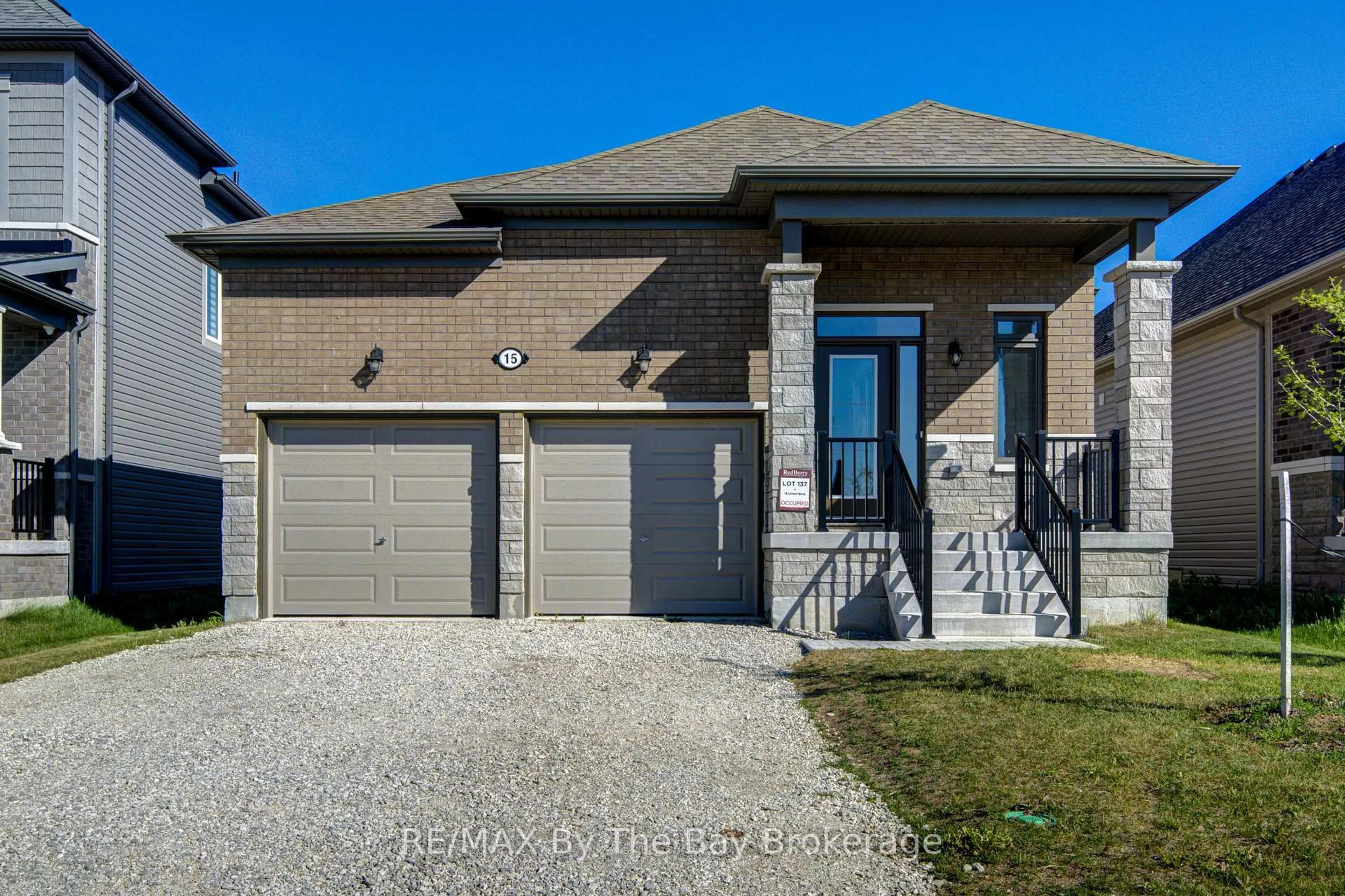 Home with brick exterior material, street for 15 Union Blvd, Wasaga Beach Ontario L9Z 0M6