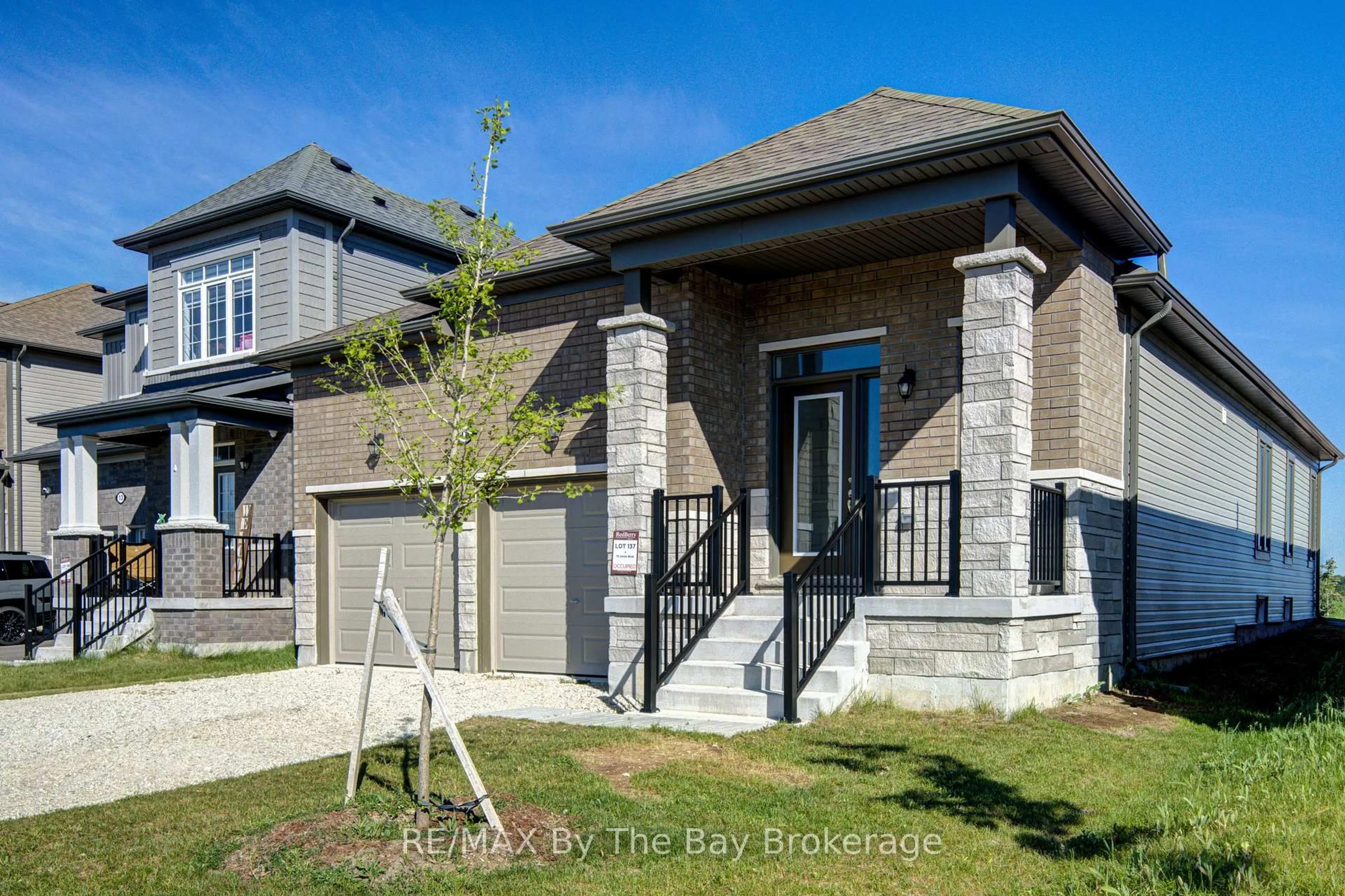 Home with brick exterior material, street for 15 Union Blvd, Wasaga Beach Ontario L9Z 0M6