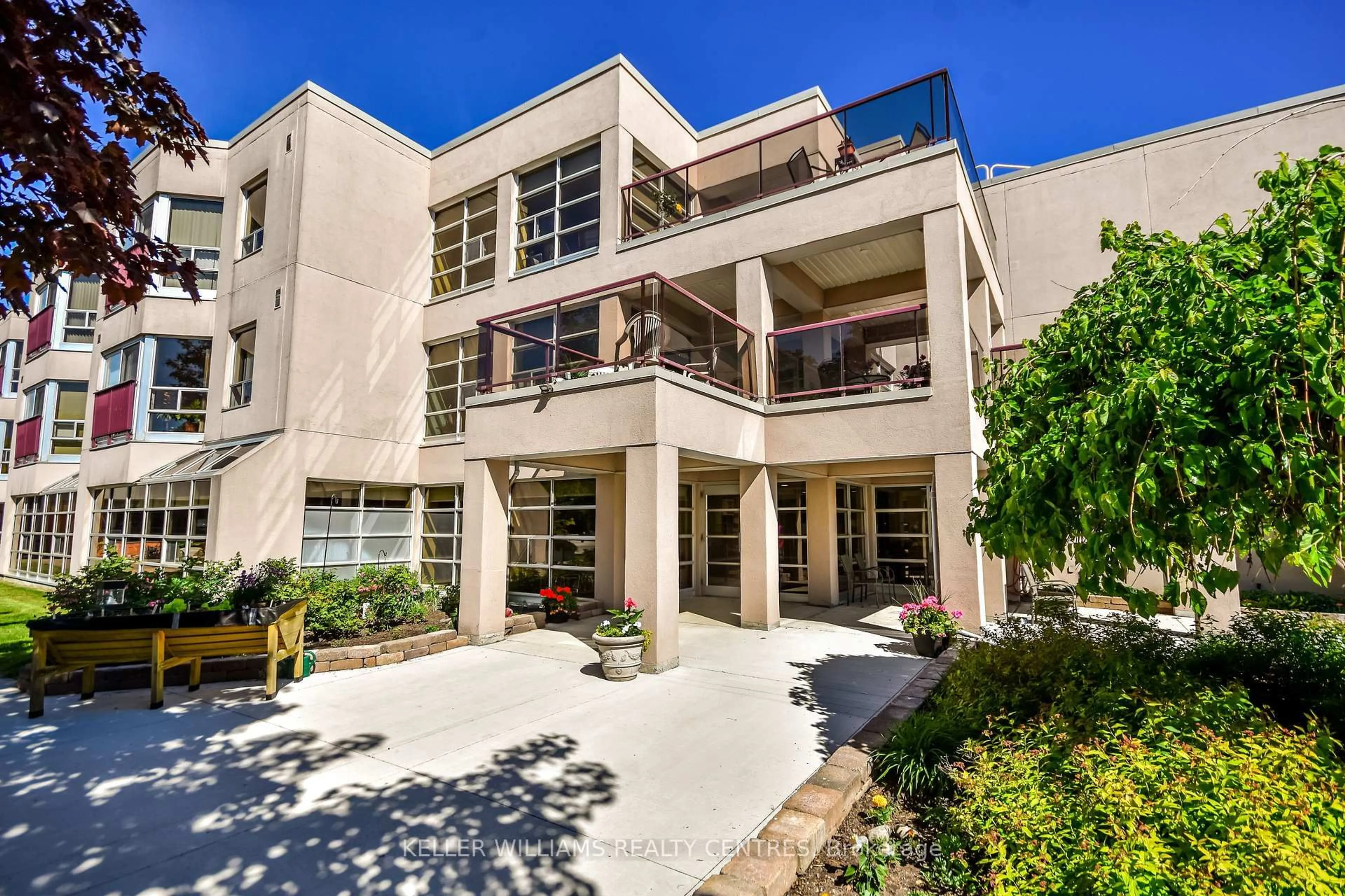 Indoor foyer for 49 Raglan St #101, Collingwood Ontario L9Y 4X1