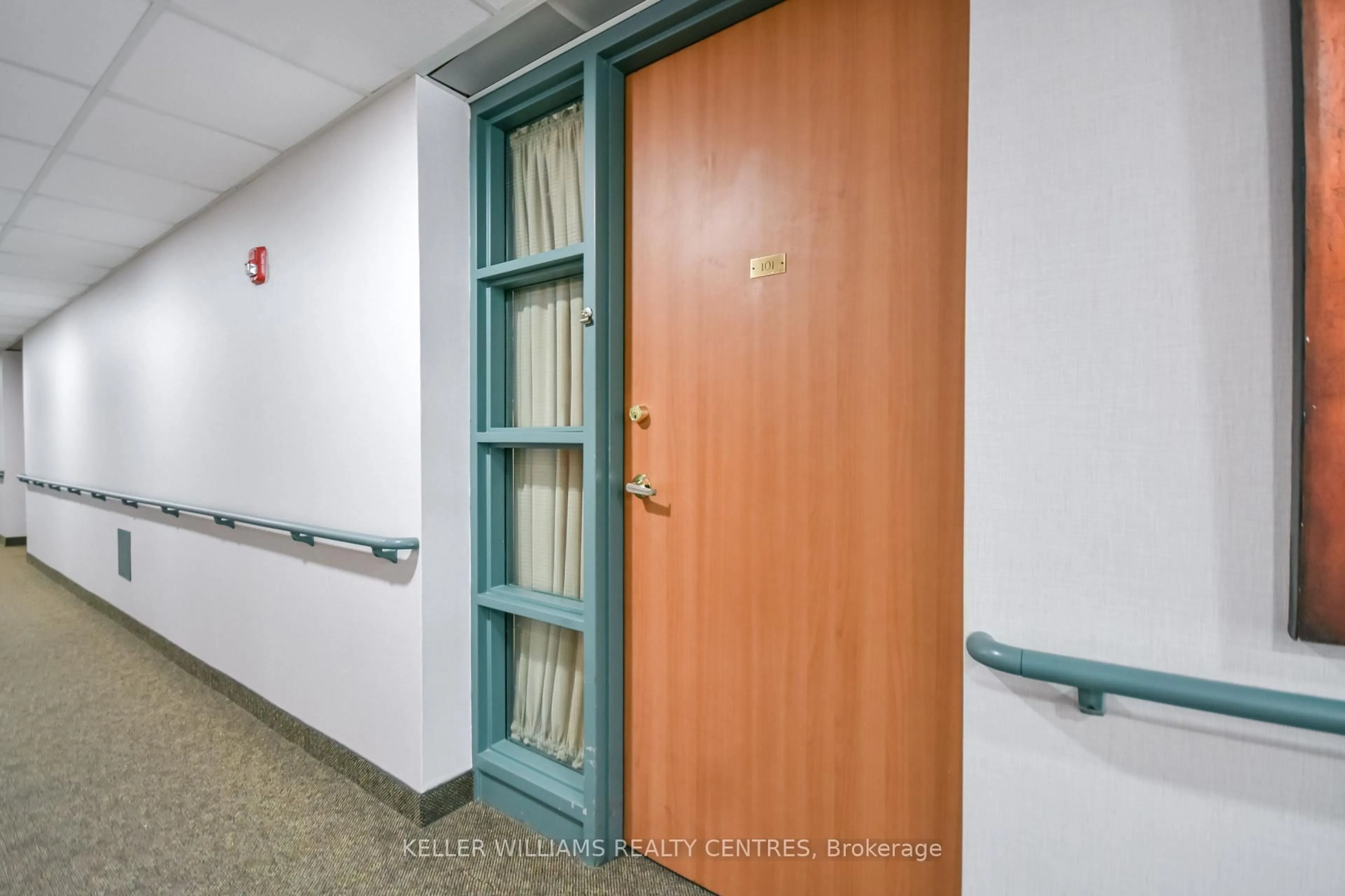 Indoor foyer for 49 Raglan St #101, Collingwood Ontario L9Y 4X1