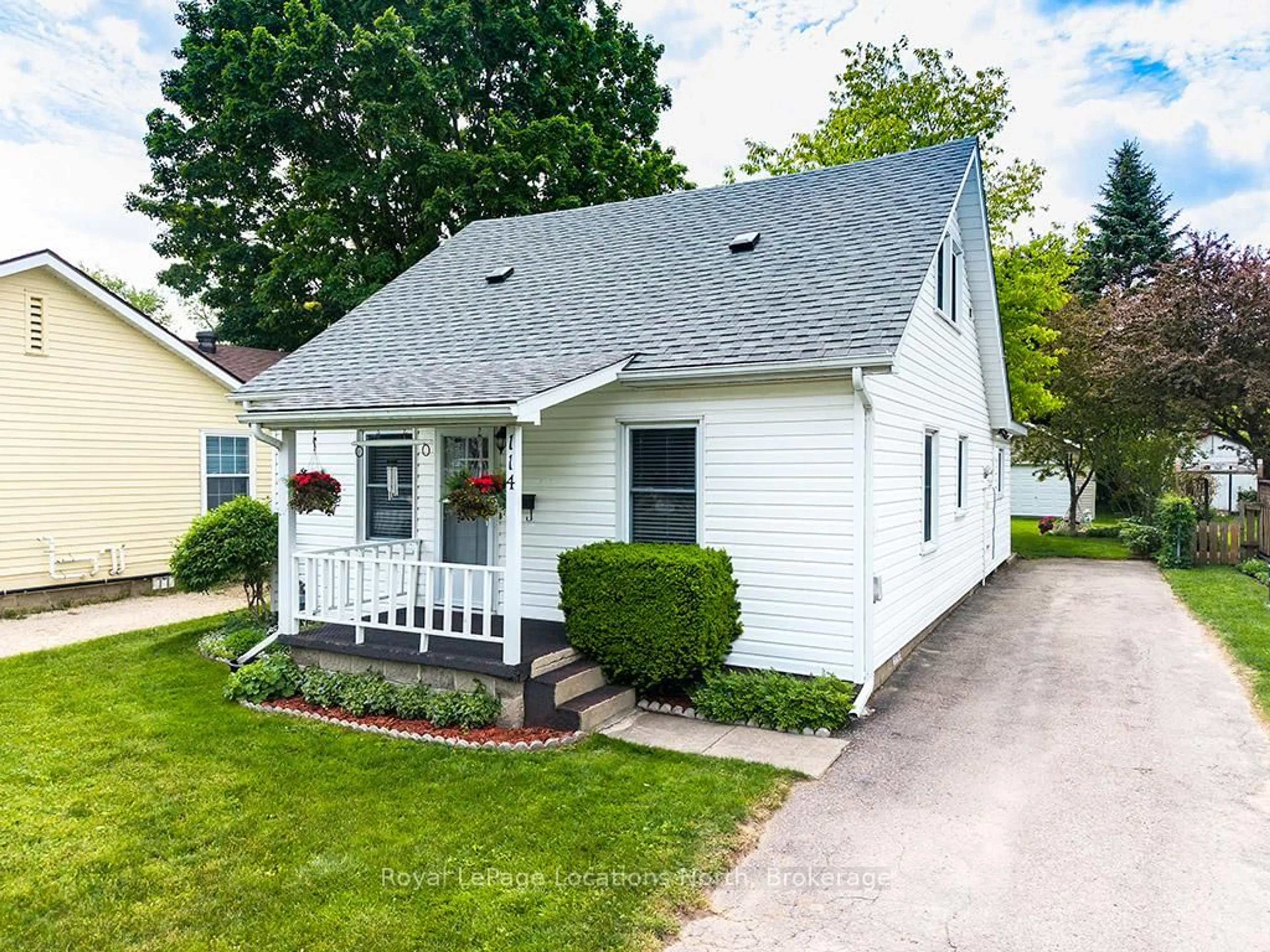 Home with vinyl exterior material, street for 114 Eighth St, Collingwood Ontario L9Y 2C5