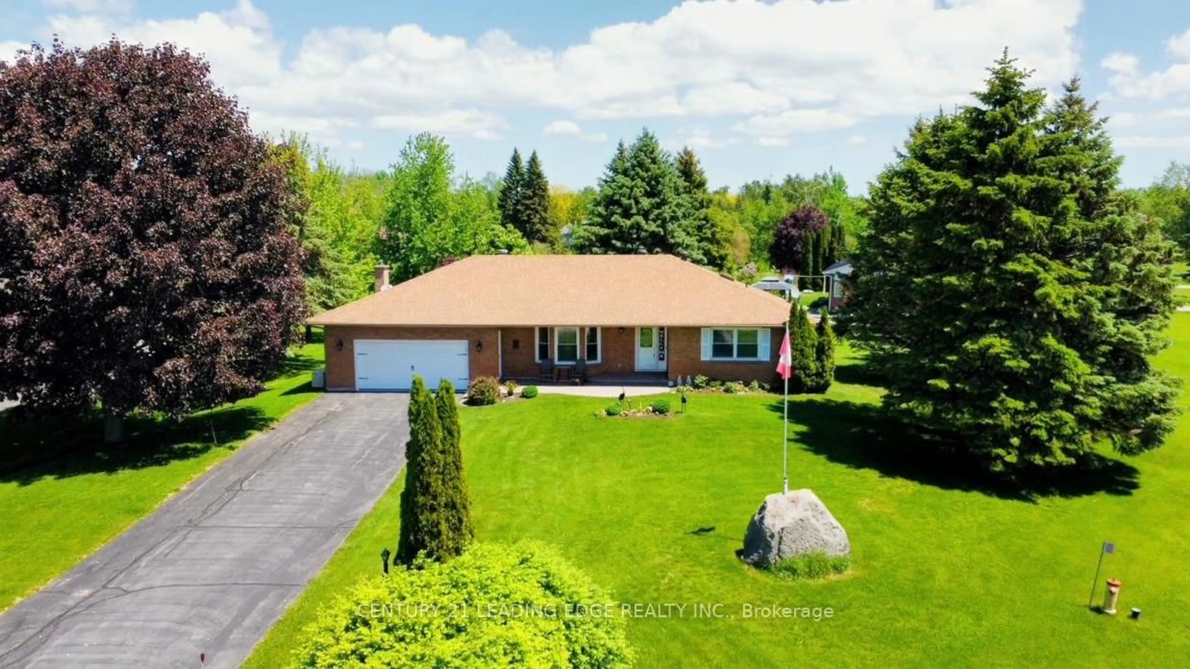 A pic from outside/outdoor area/front of a property/back of a property/a pic from drone, street for 17 Sandlewood Tr, Ramara Ontario L0K 1B0
