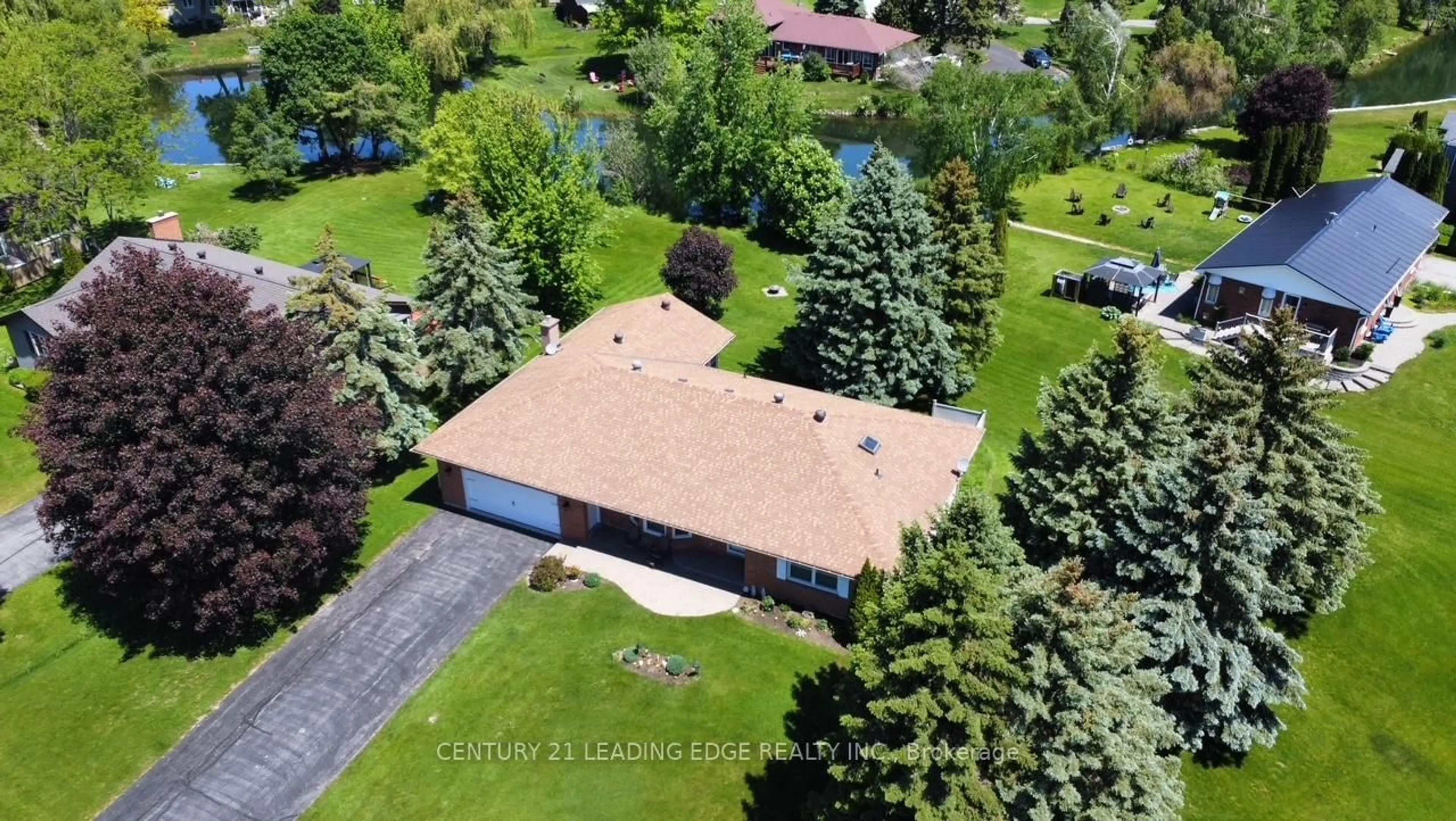 A pic from outside/outdoor area/front of a property/back of a property/a pic from drone, street for 17 Sandlewood Tr, Ramara Ontario L0K 1B0