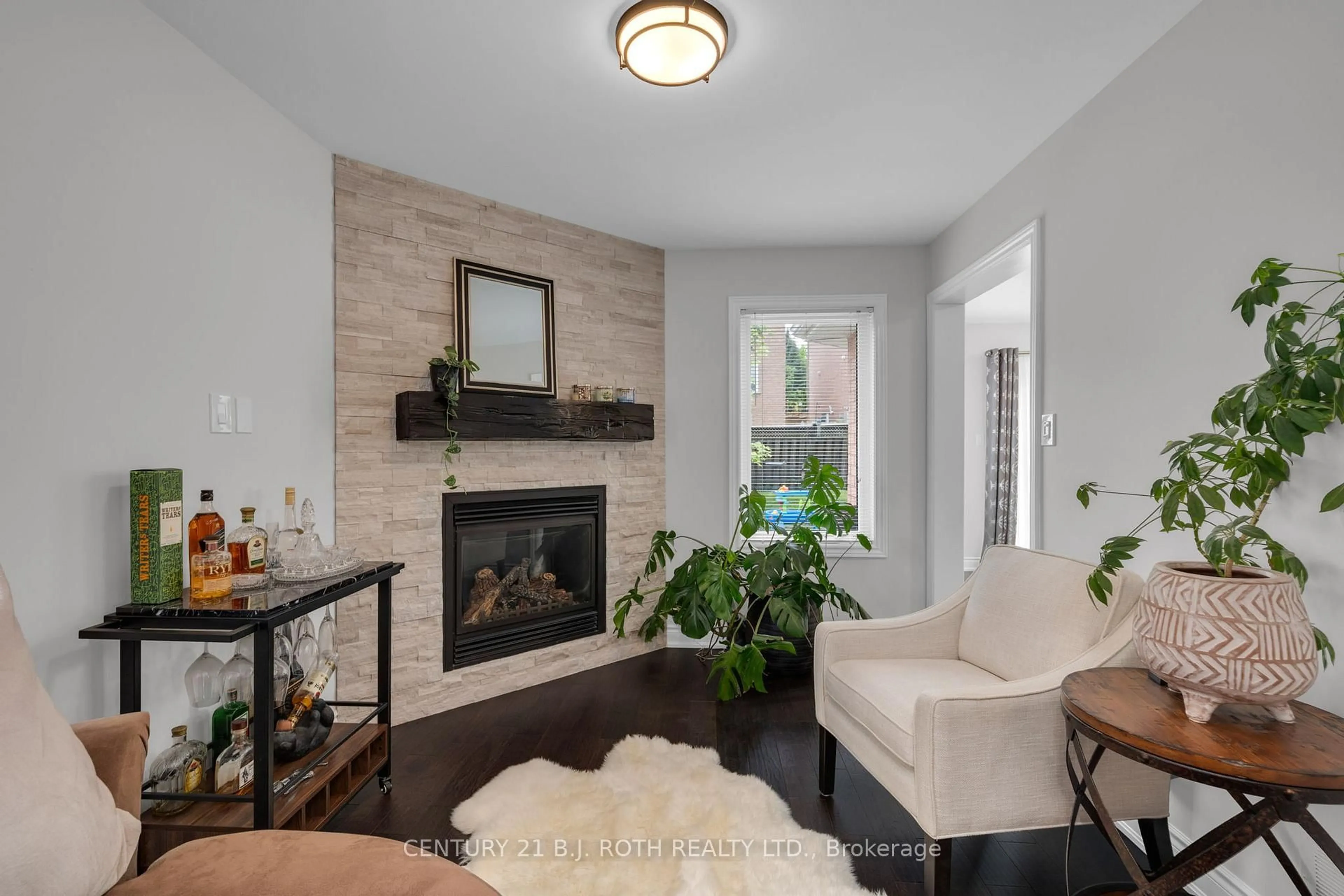 Living room with furniture, unknown for 16 Longman Dr, Barrie Ontario L4N 7C2