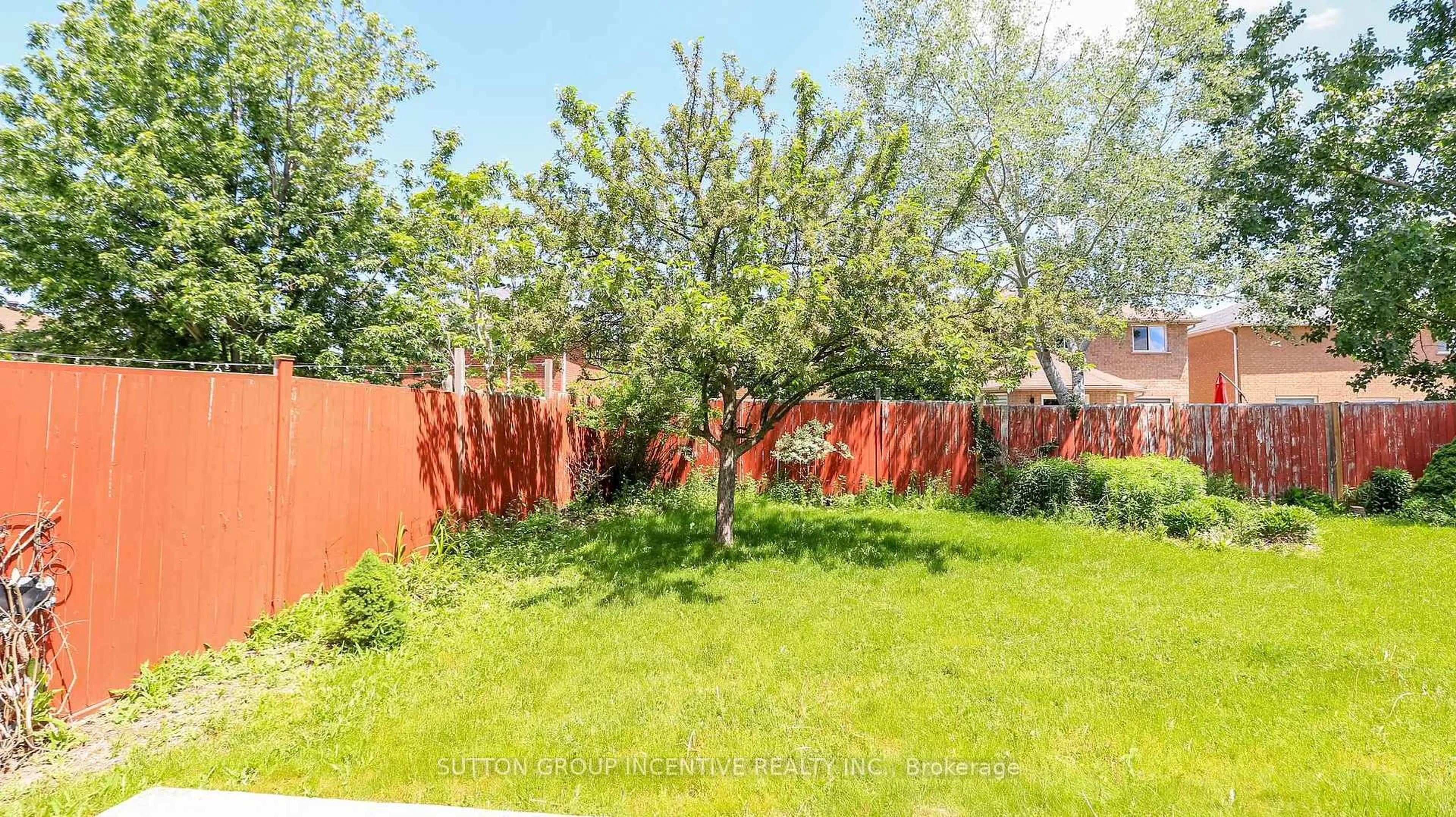Patio, street for 176 Hurst Dr, Barrie Ontario L4N 8P6