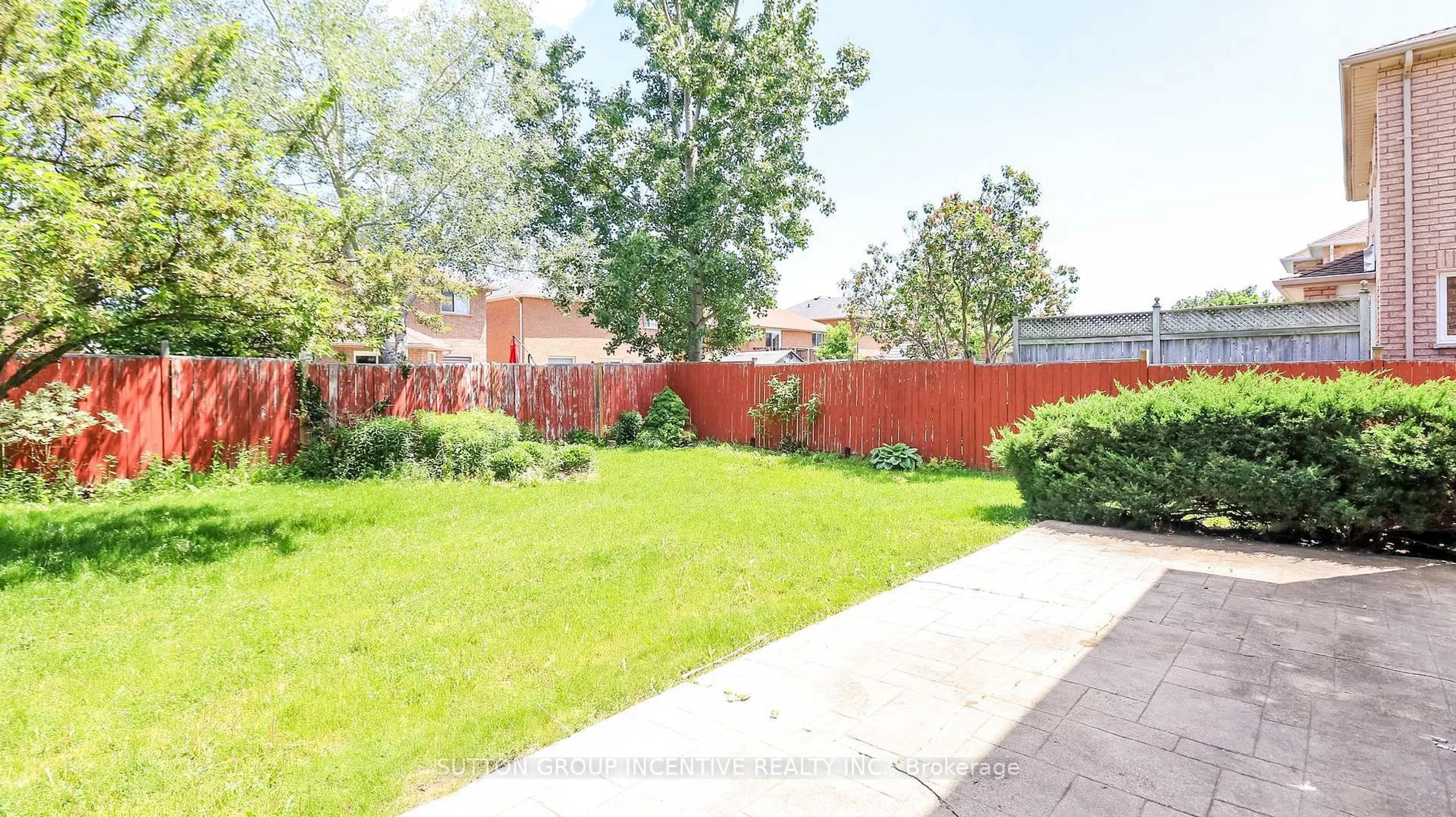 Patio, street for 176 Hurst Dr, Barrie Ontario L4N 8P6