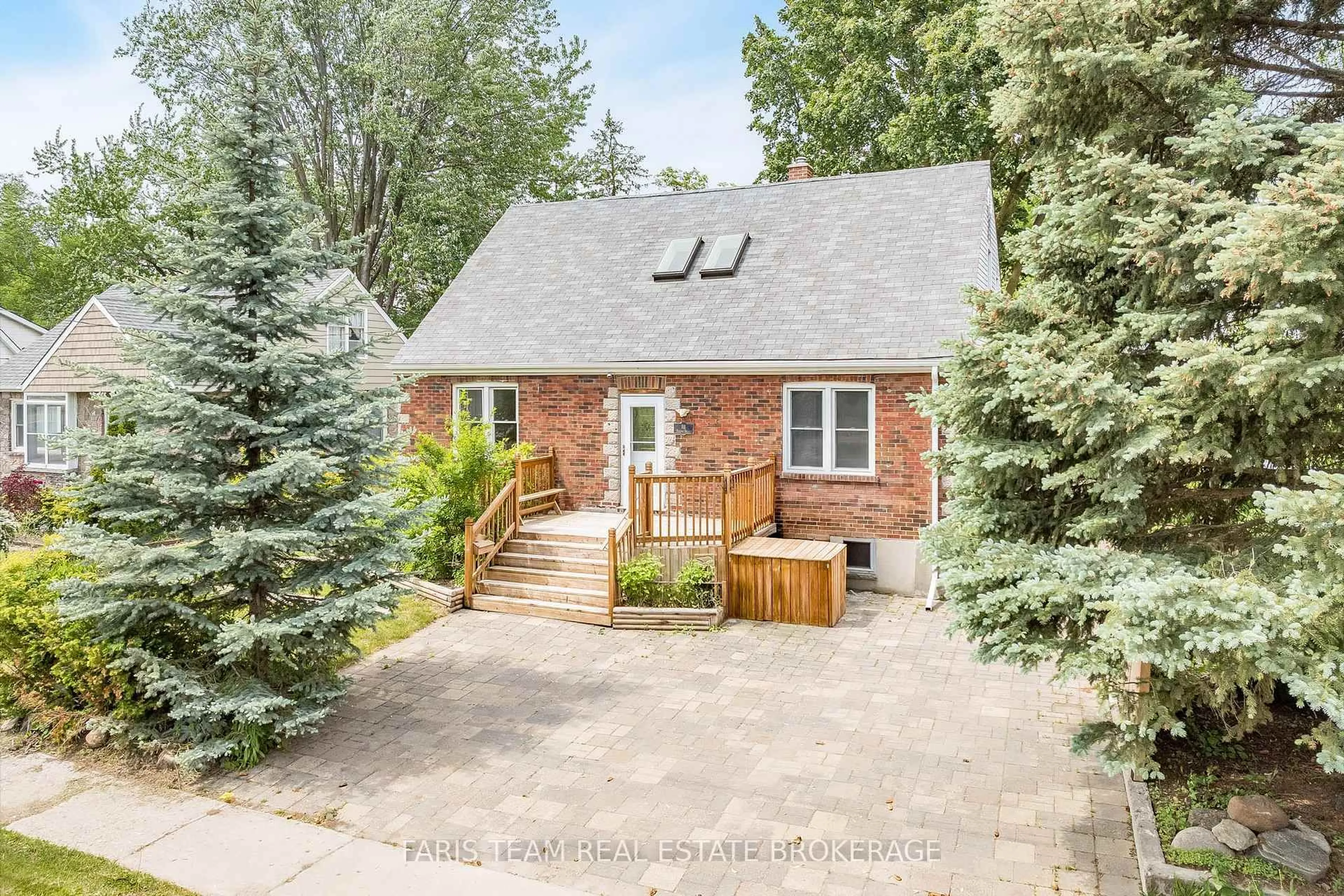 Home with brick exterior material, street for 18 Holgate St, Barrie Ontario L4N 2T5
