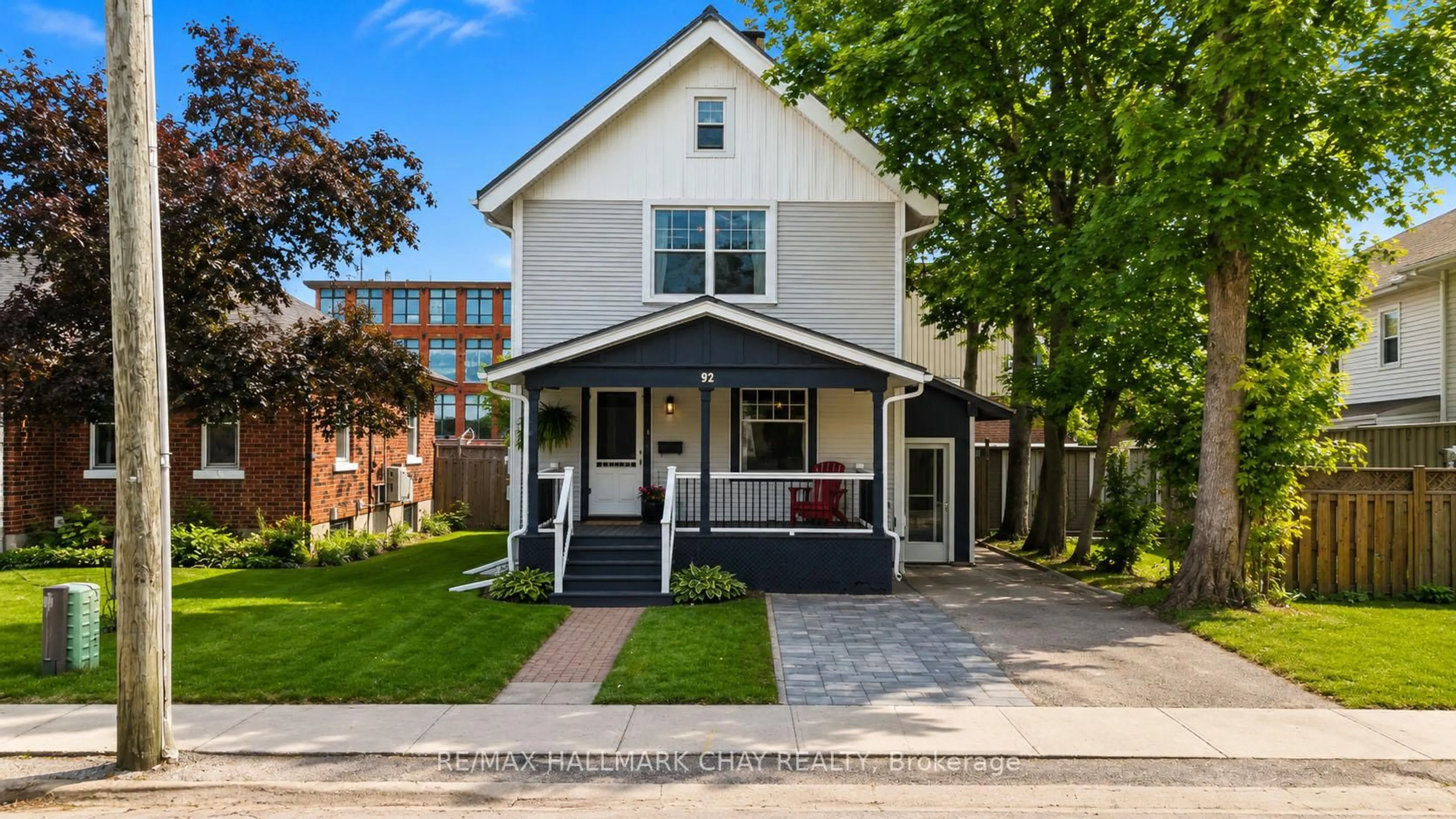 Home with vinyl exterior material, street for 92 Dunlop St, Orillia Ontario L3V 5P4