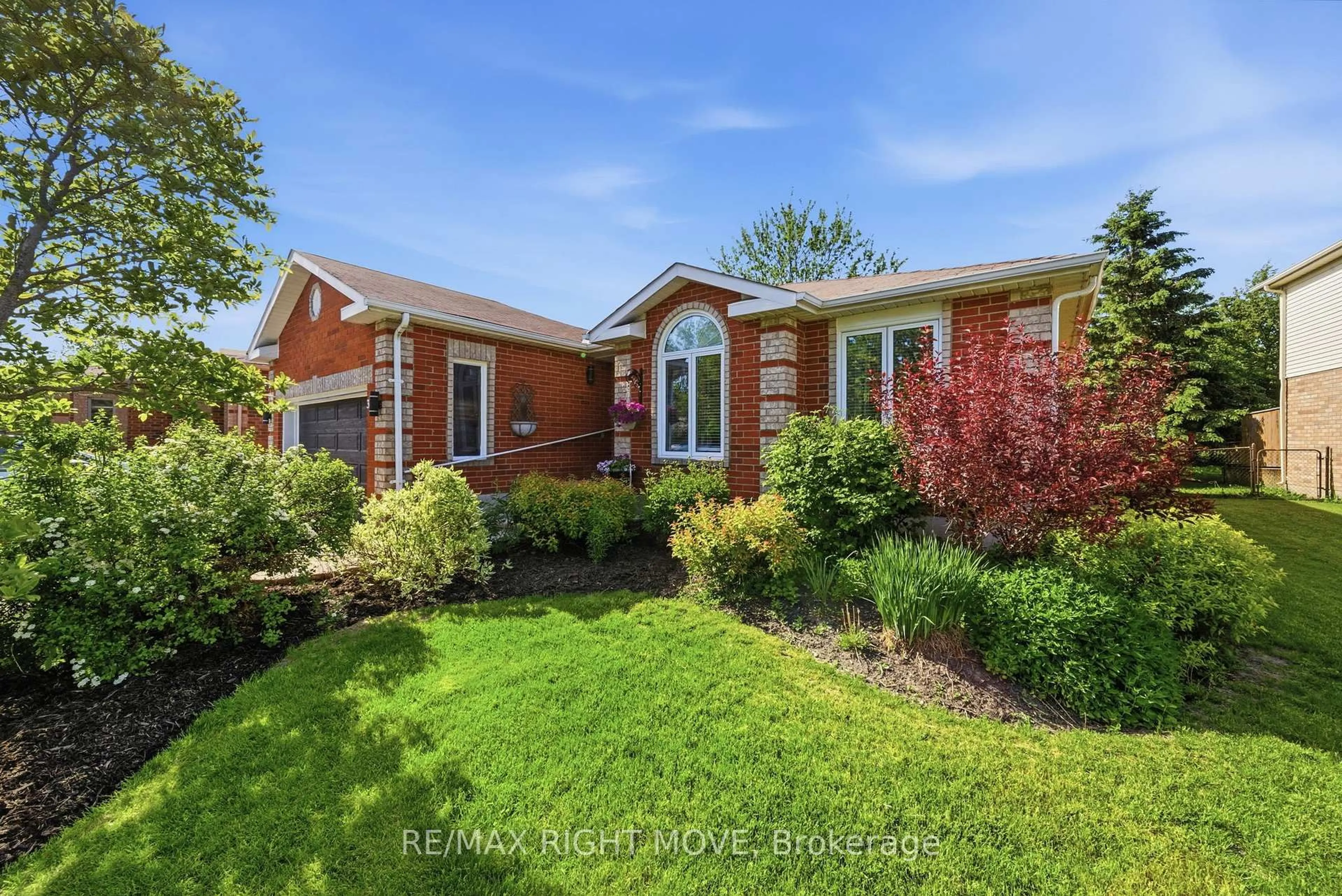 Home with brick exterior material, street for 300 Cundles Rd, Barrie Ontario L4N 7C9