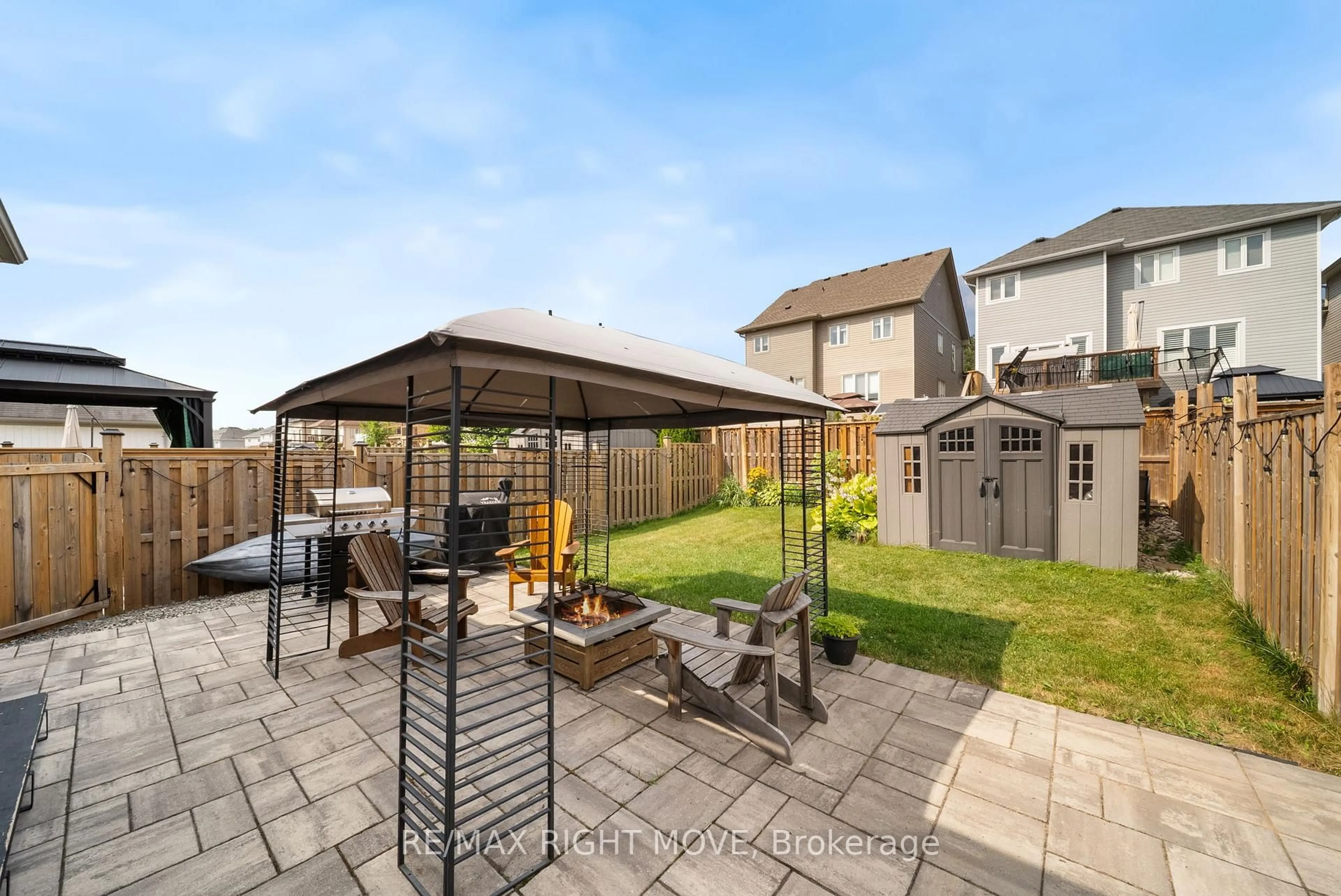 Patio, street for 90 Pearl Dr, Orillia Ontario L3V 0A6