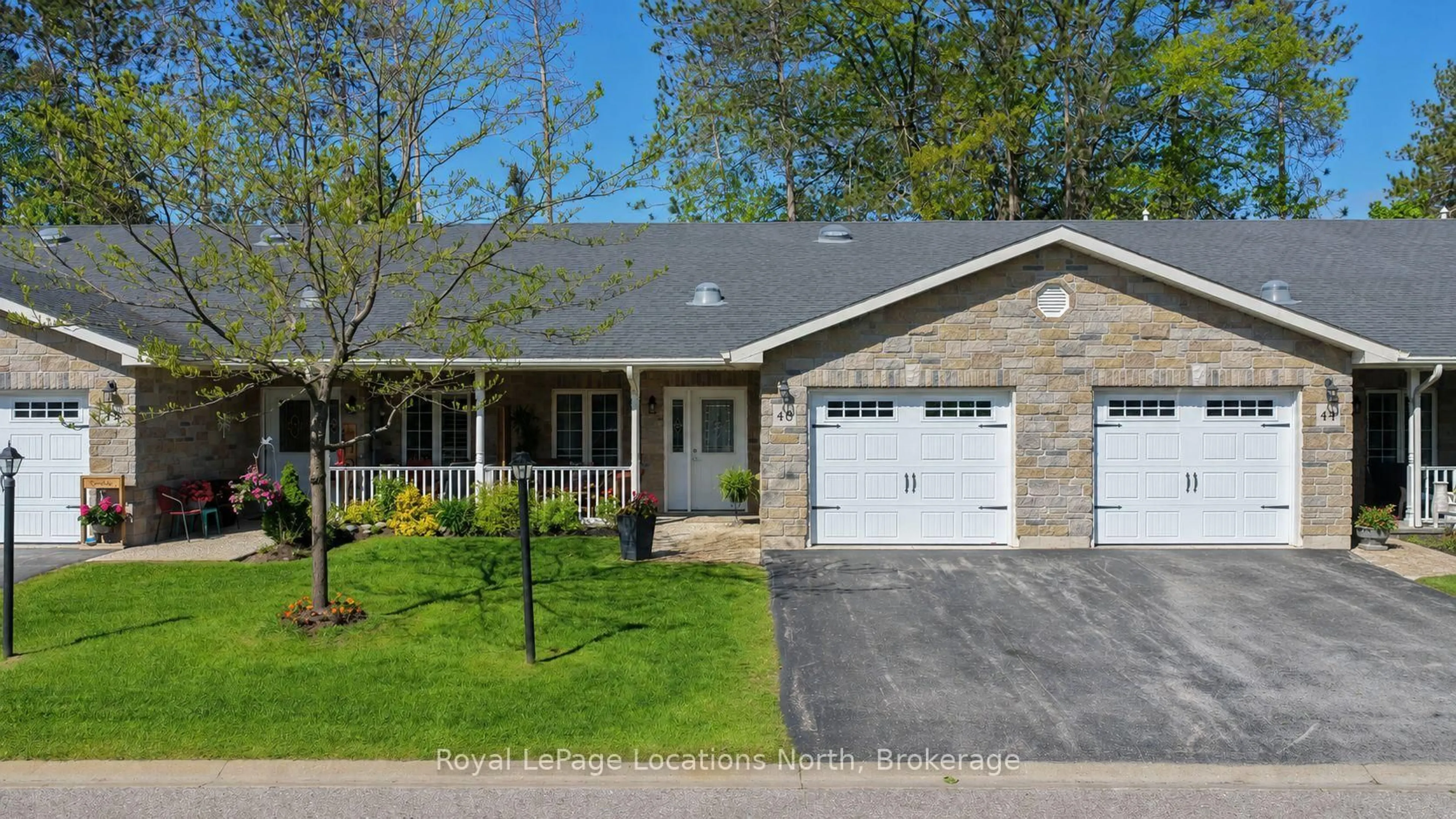 Home with brick exterior material, street for 46 Garden Grove Cres, Wasaga Beach Ontario L9Z 0E6