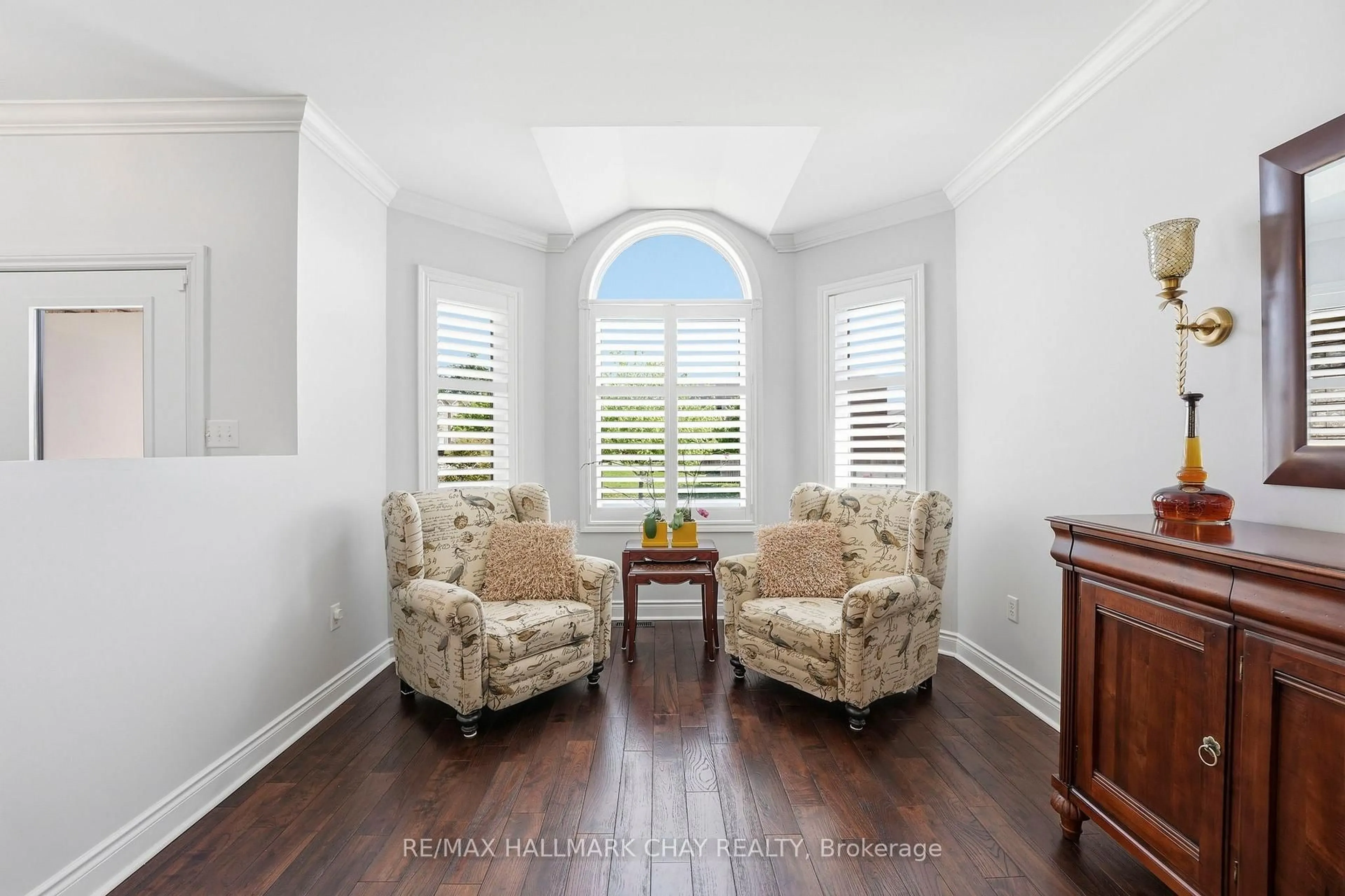 Living room with furniture, unknown for 50 Thicketwood Ave, Barrie Ontario L4N 5Y6