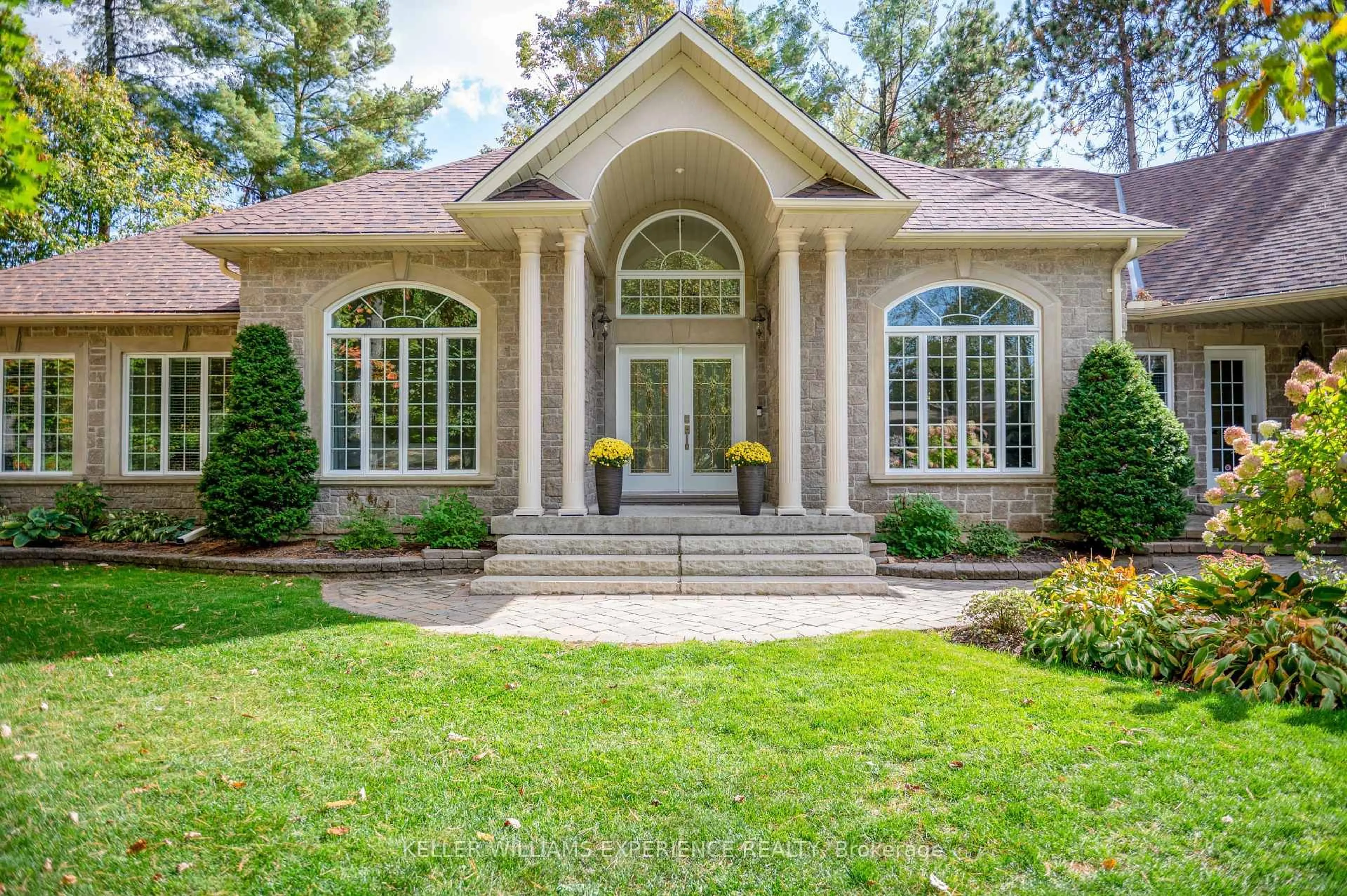 Home with brick exterior material, unknown for 7 Highland Dr, Oro-Medonte Ontario L0L 2L0