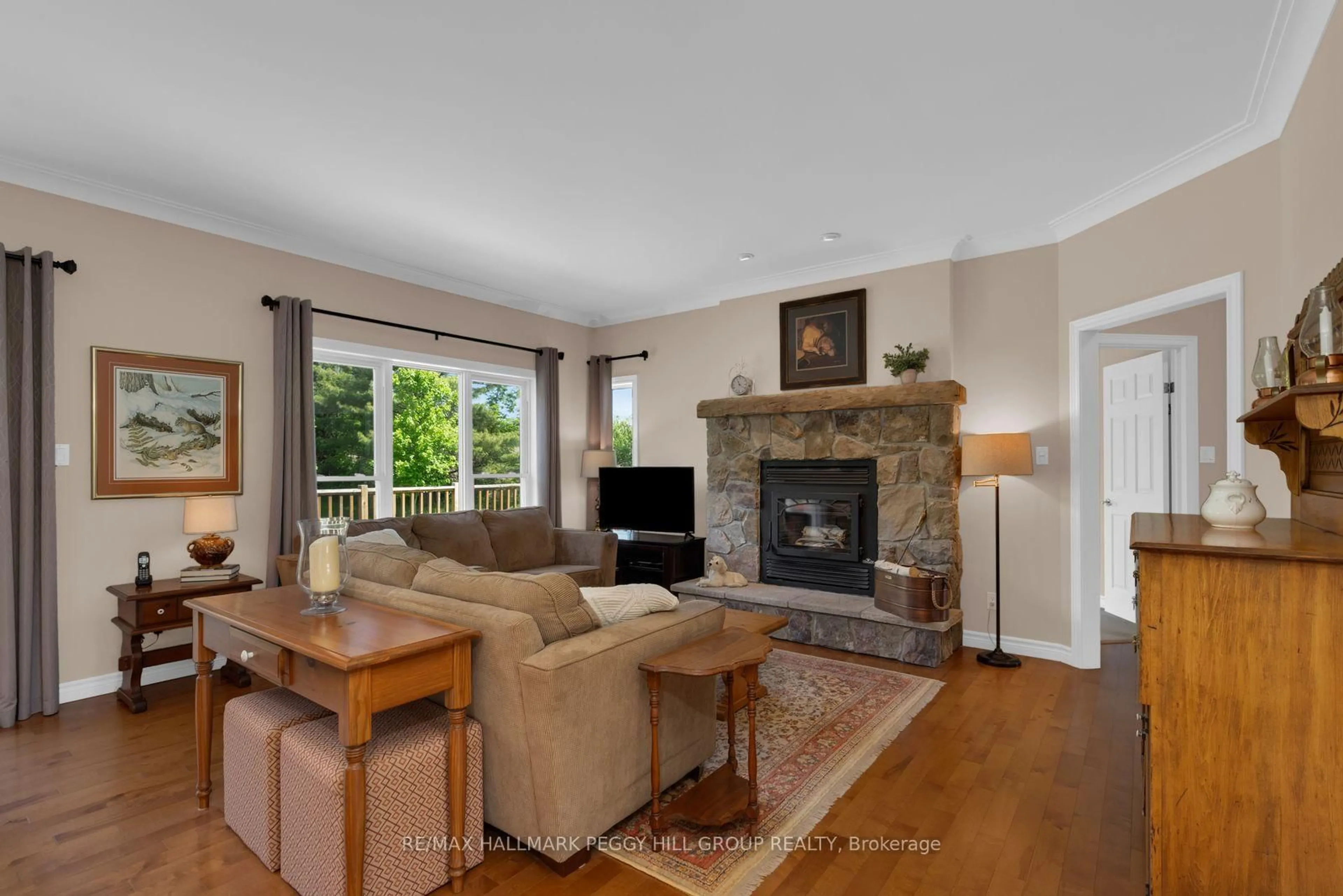 Living room with furniture, unknown for 764 Warminster Sdrd, Oro-Medonte Ontario L0K 1E0