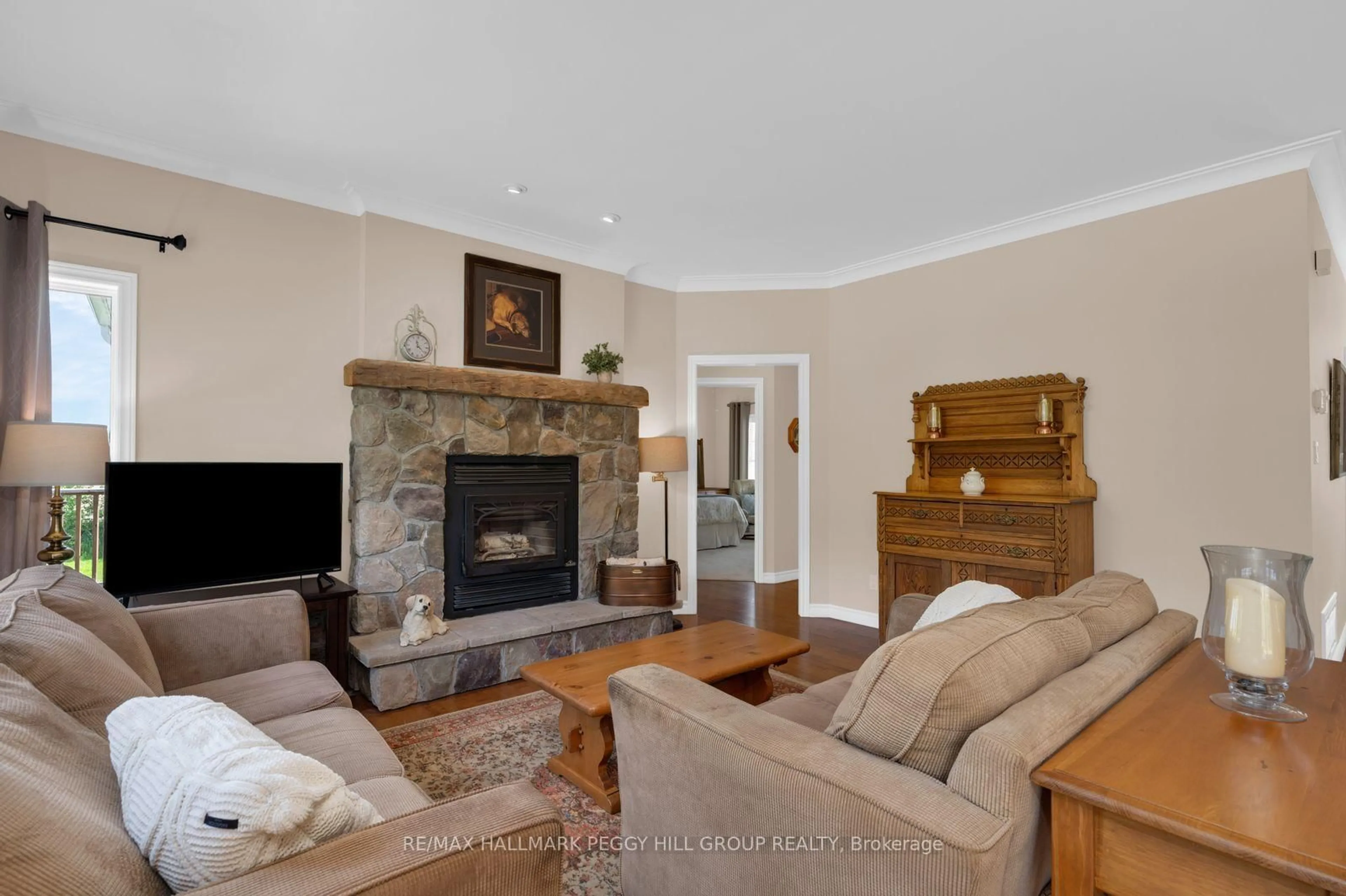 Living room with furniture, unknown for 764 Warminster Sdrd, Oro-Medonte Ontario L0K 1E0