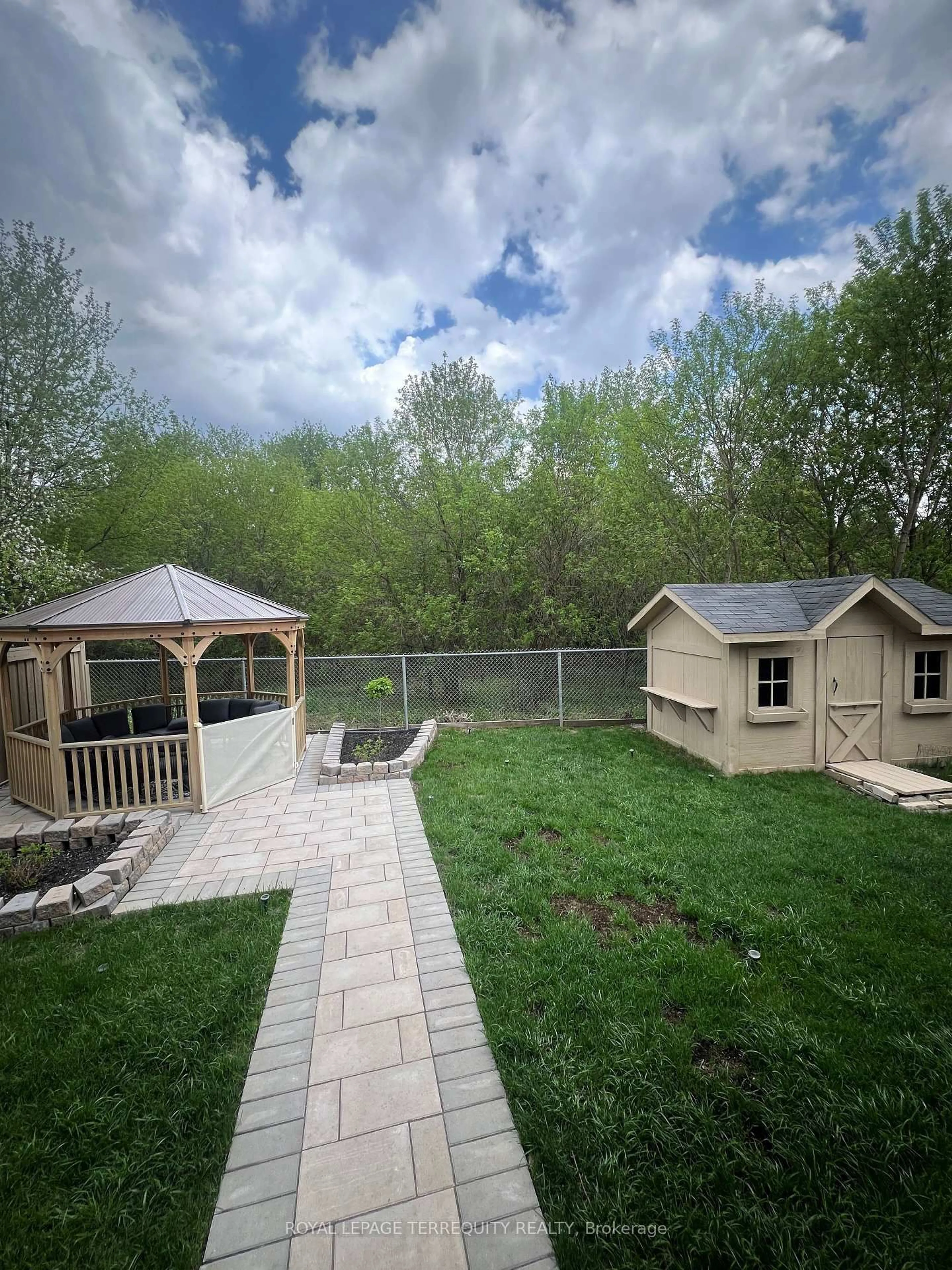 Patio, unknown for 25 Jagges Dr, Barrie Ontario L4N 0W9