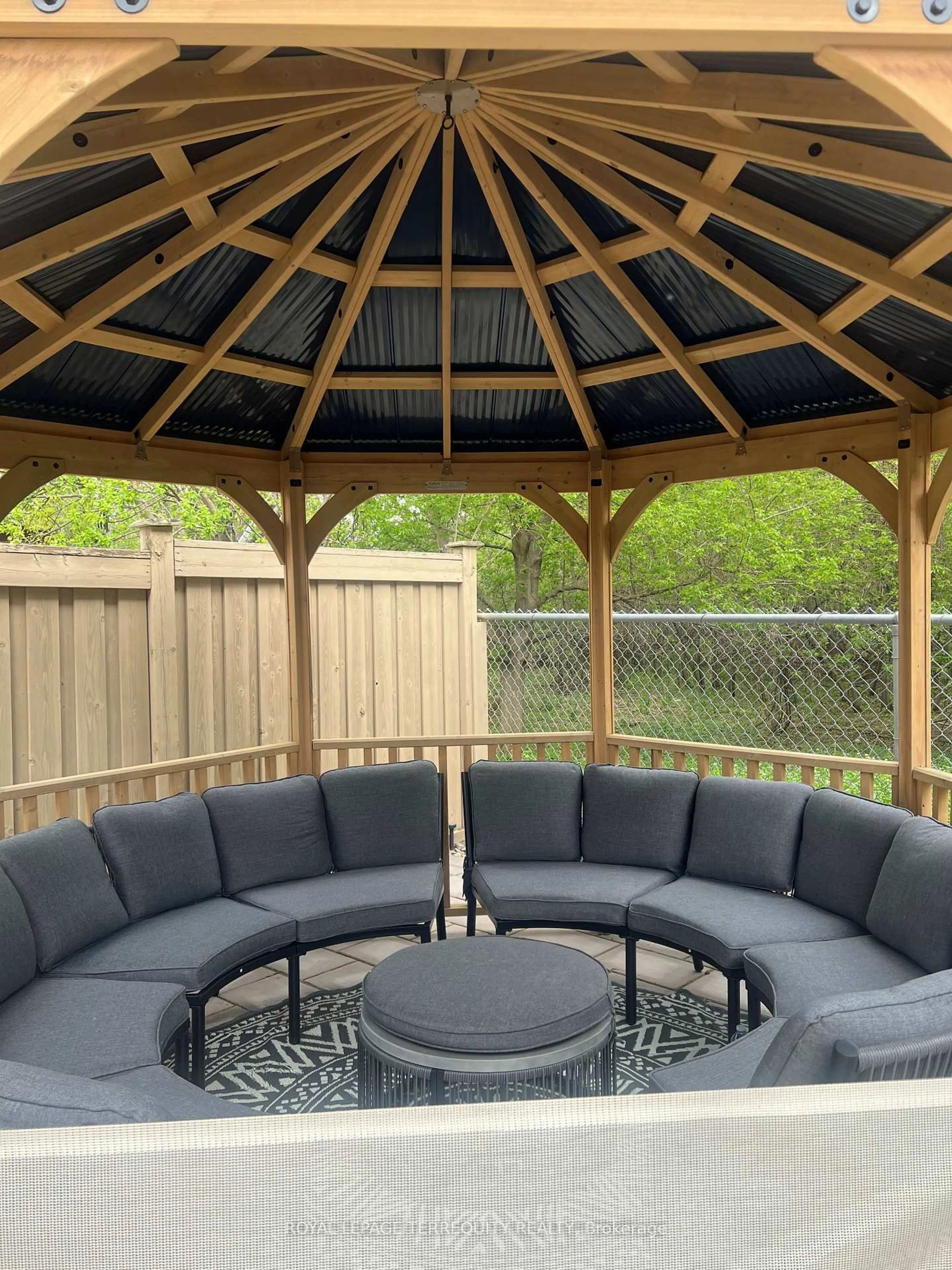 Patio, street for 25 Jagges Dr, Barrie Ontario L4N 0W9