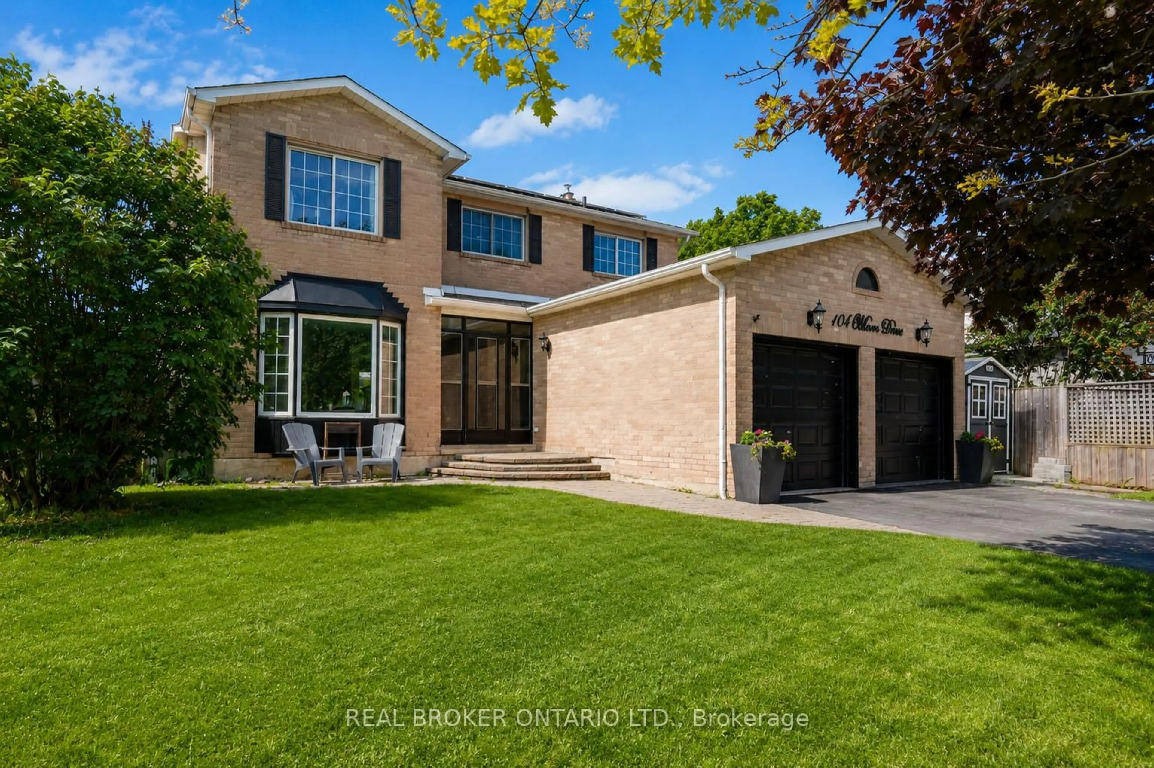Home with brick exterior material, street for 104 Moon Dr, Barrie Ontario L4N 7G9