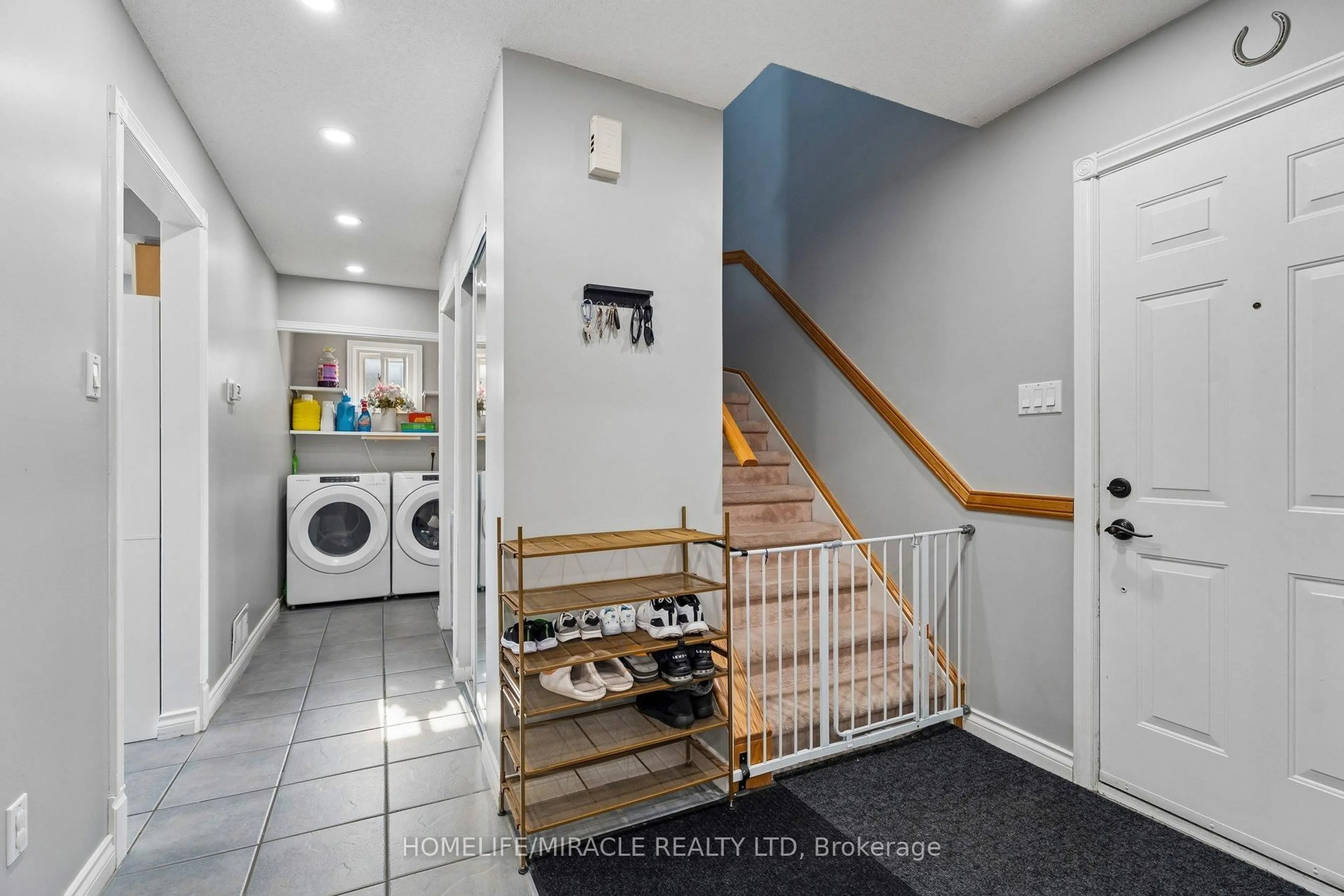Laundry room for 77 Livingstone St, Barrie Ontario L4N 7J1