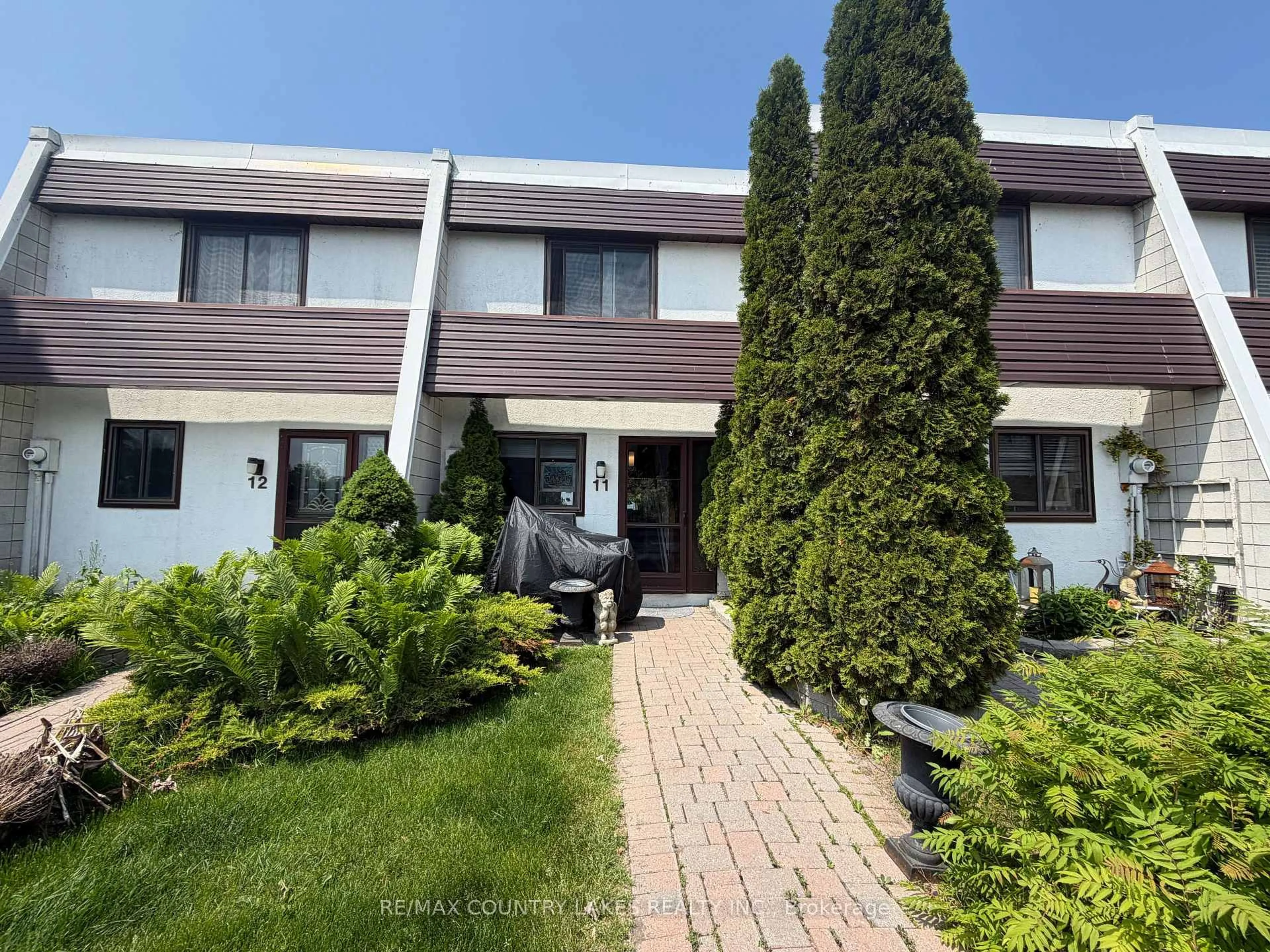 A pic from outside/outdoor area/front of a property/back of a property/a pic from drone, street for 1 Paradise Blvd #11, Ramara Ontario L0K 1B0