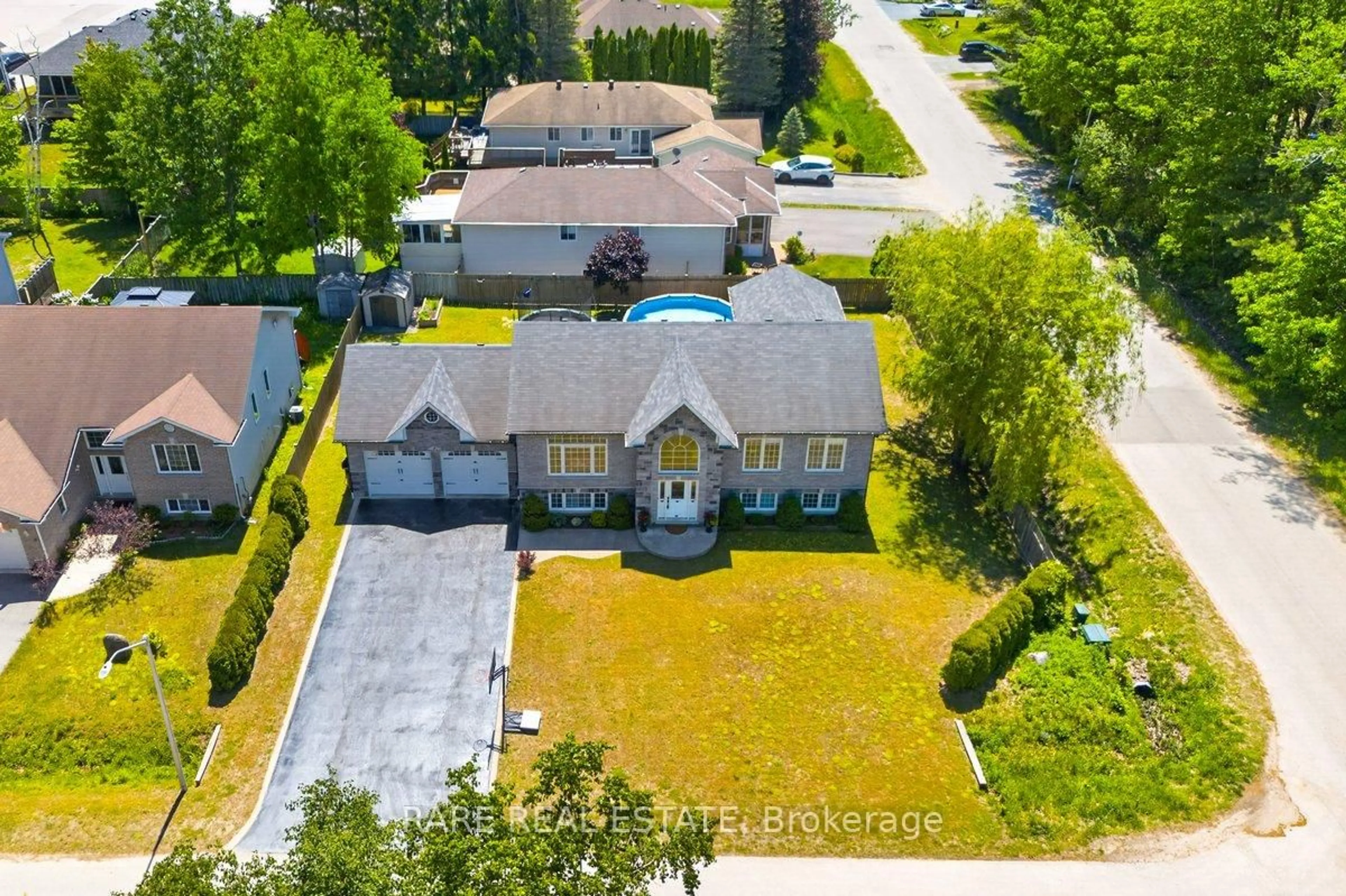 A pic from outside/outdoor area/front of a property/back of a property/a pic from drone, street for 4 Fatima Crt, Wasaga Beach Ontario L9Z 1K9