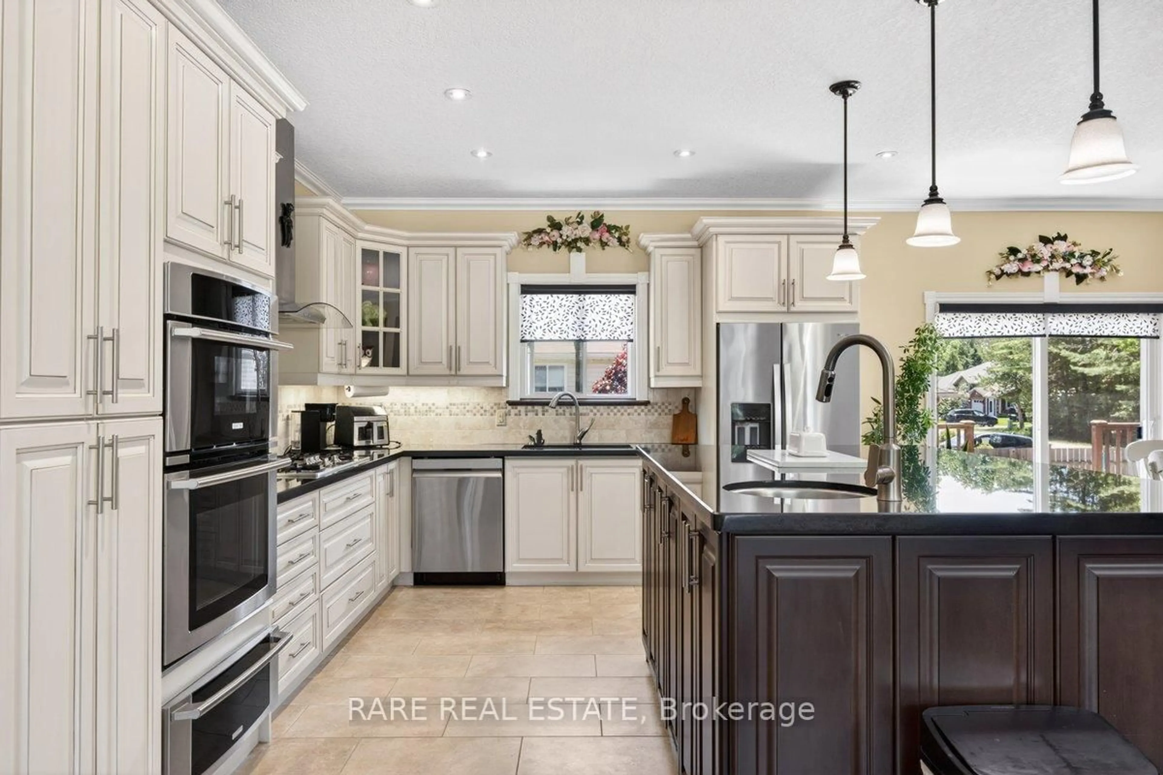 Open concept kitchen, ceramic/tile floor for 4 Fatima Crt, Wasaga Beach Ontario L9Z 1K9