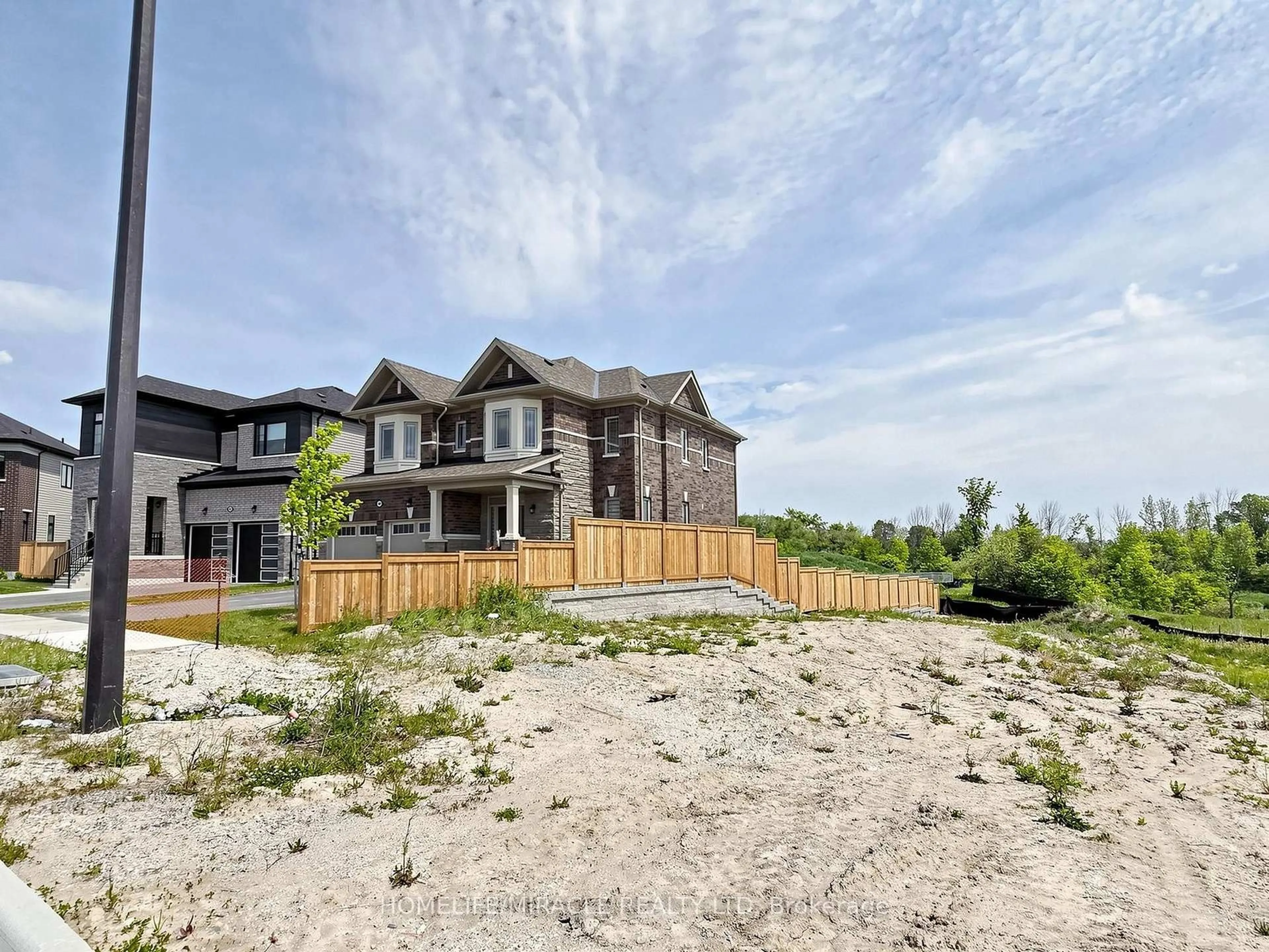 A pic from outside/outdoor area/front of a property/back of a property/a pic from drone, unknown for 60 Season Cres, Wasaga Beach Ontario L9Z 0M4