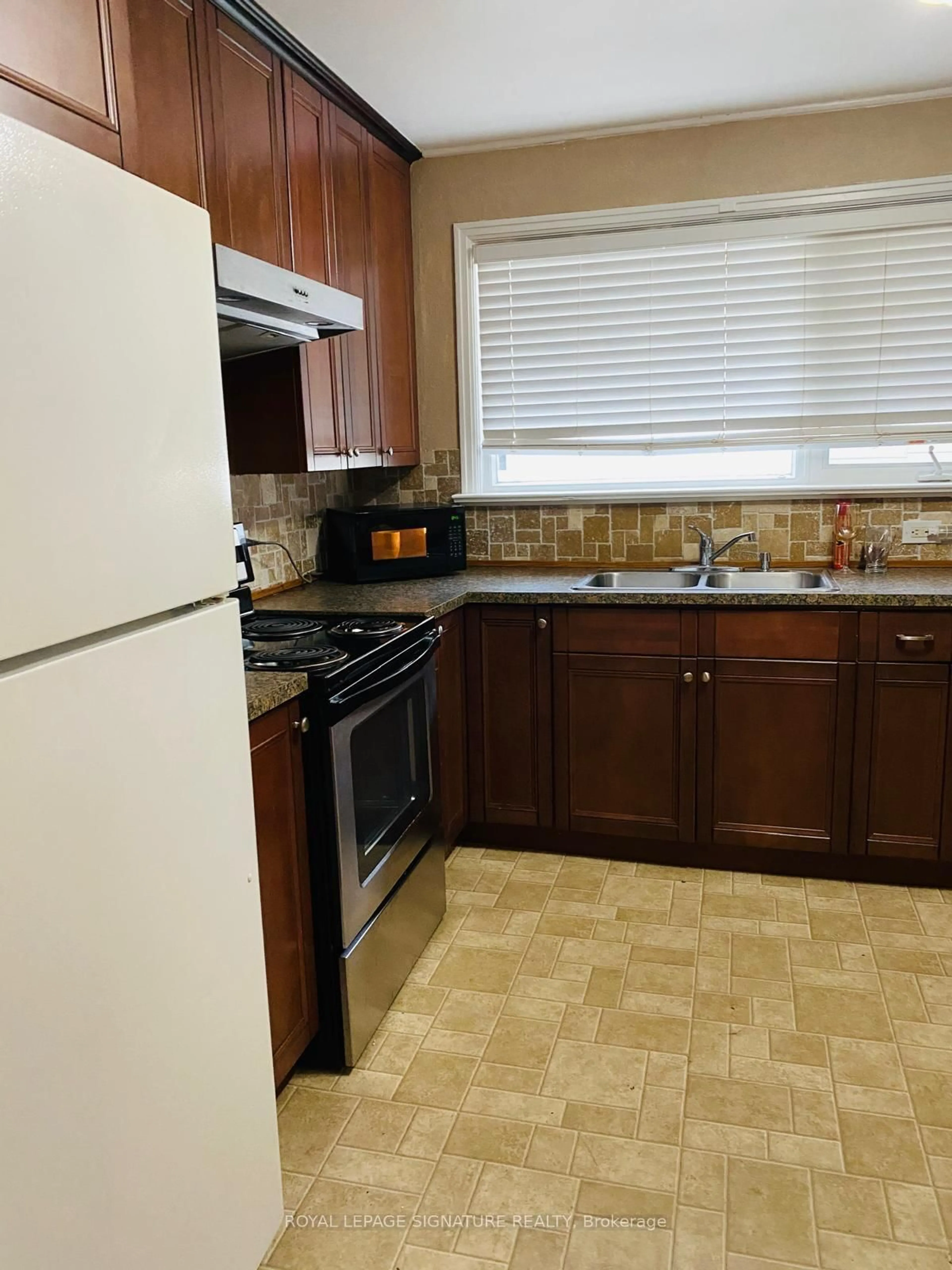 Standard kitchen, ceramic/tile floor for 59 Penetang St, Barrie Ontario L4M 1V5