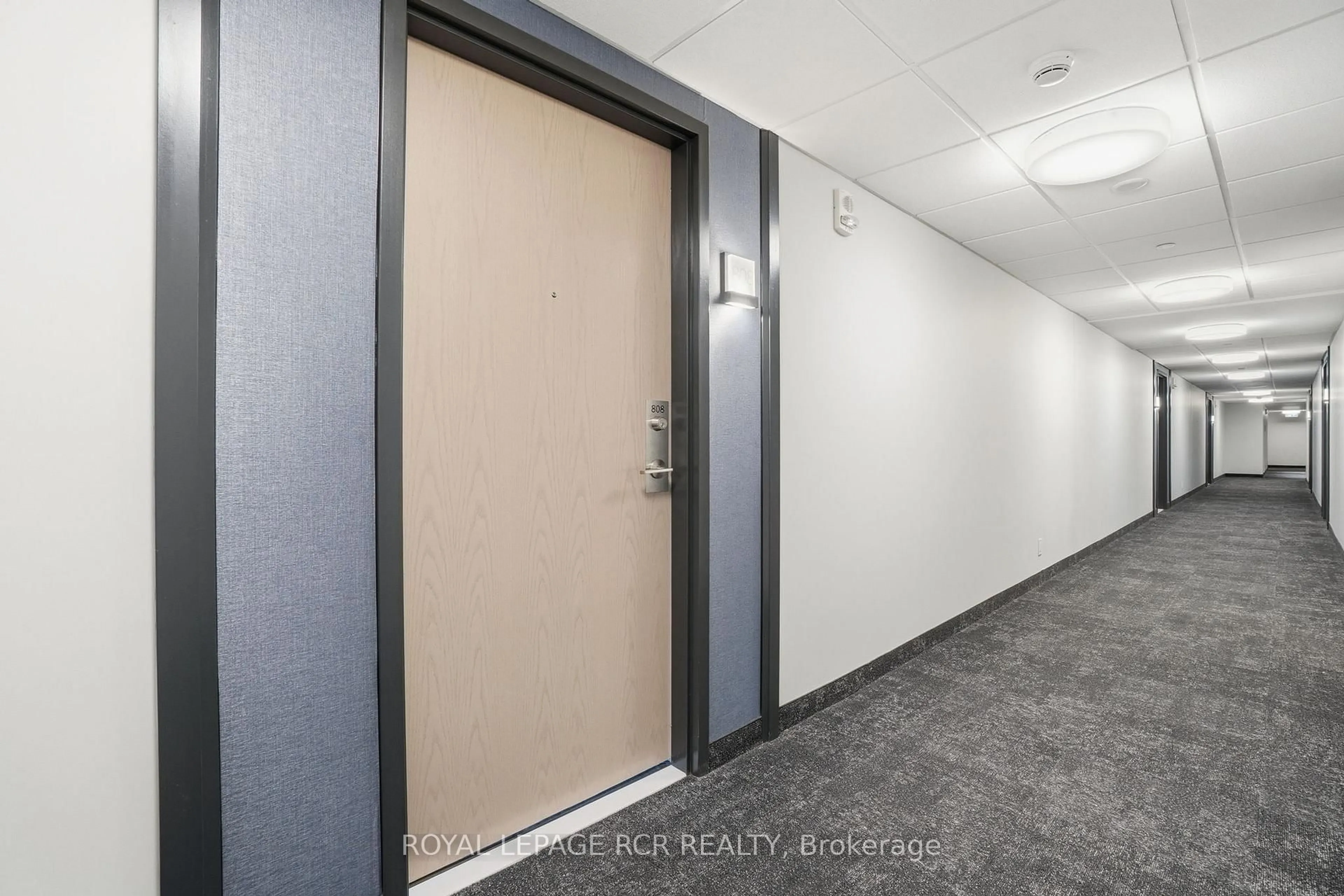 Indoor foyer for 58 Lakeside Terr #808, Barrie Ontario L4M 0L5