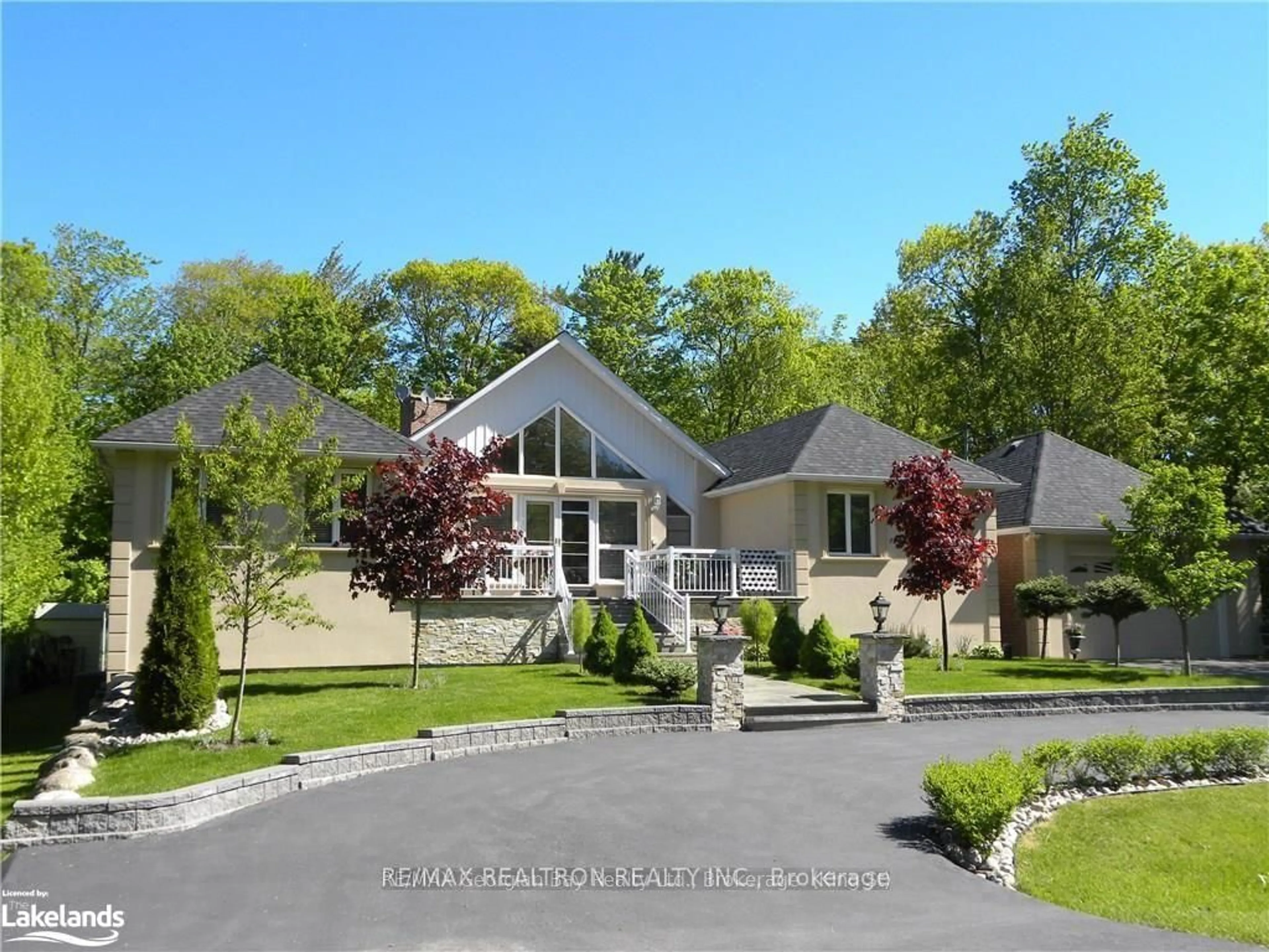 A pic from outside/outdoor area/front of a property/back of a property/a pic from drone, unknown for 43 Staglir Dr, Tiny Ontario L9M 0H2
