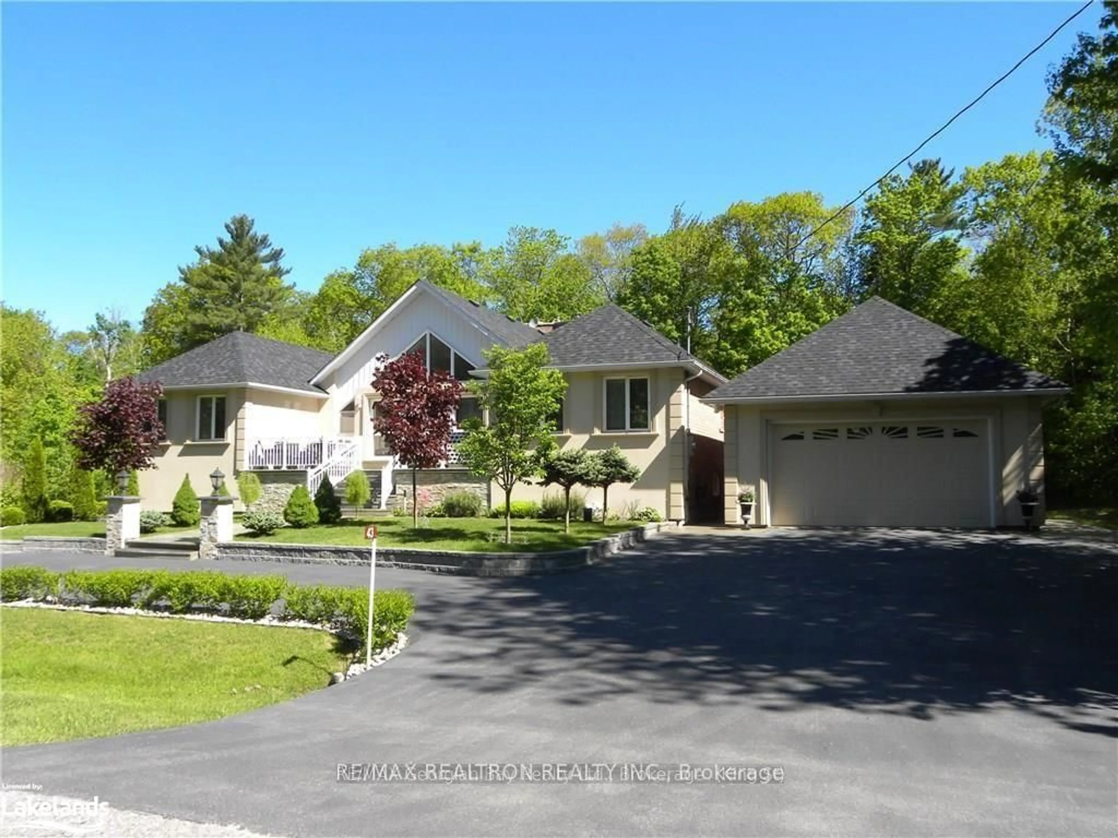 A pic from outside/outdoor area/front of a property/back of a property/a pic from drone, street for 43 Staglir Dr, Tiny Ontario L9M 0H2