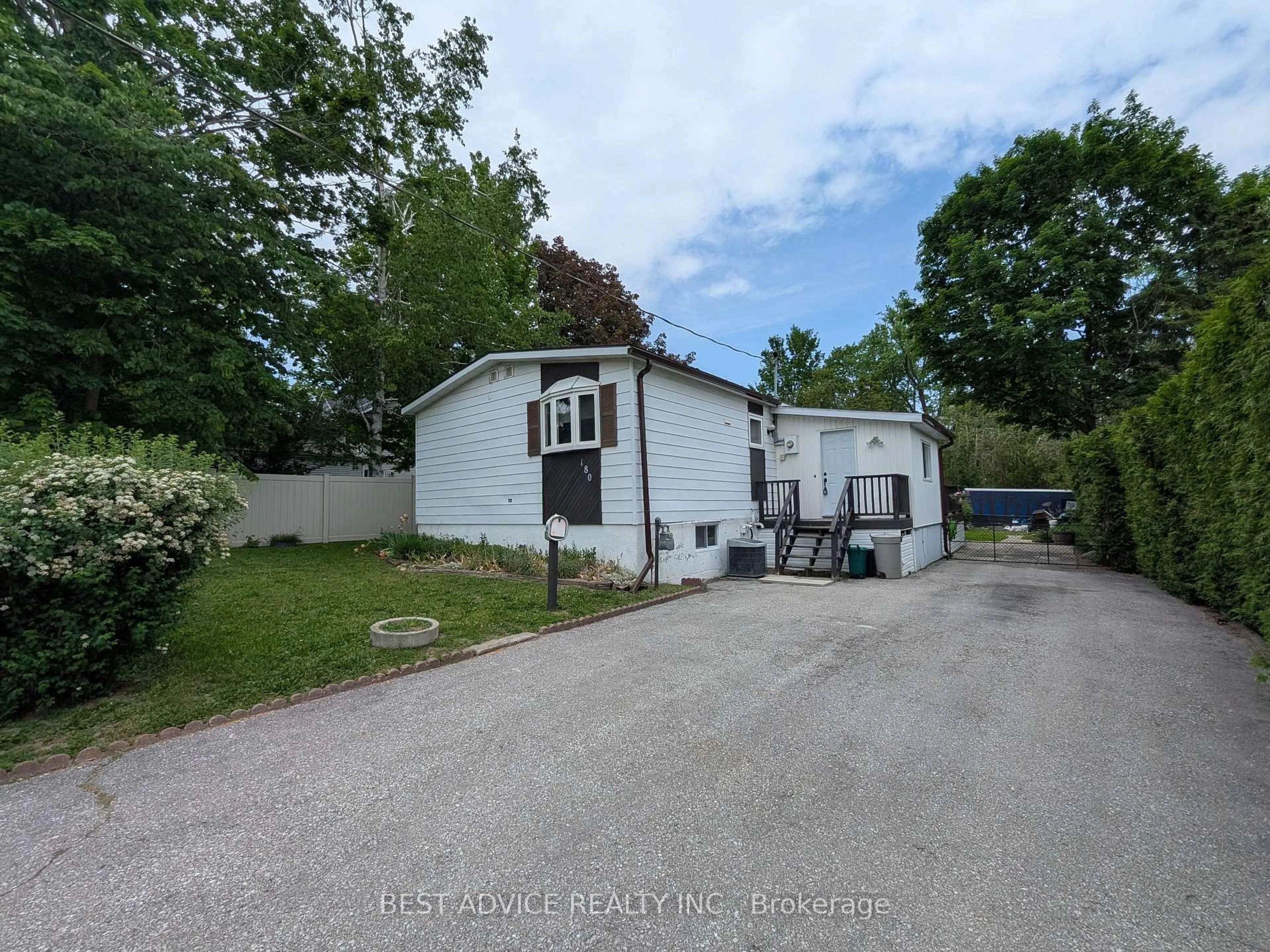 A pic from outside/outdoor area/front of a property/back of a property/a pic from drone, street for 180 Westmount Dr, Orillia Ontario L3V 7A5