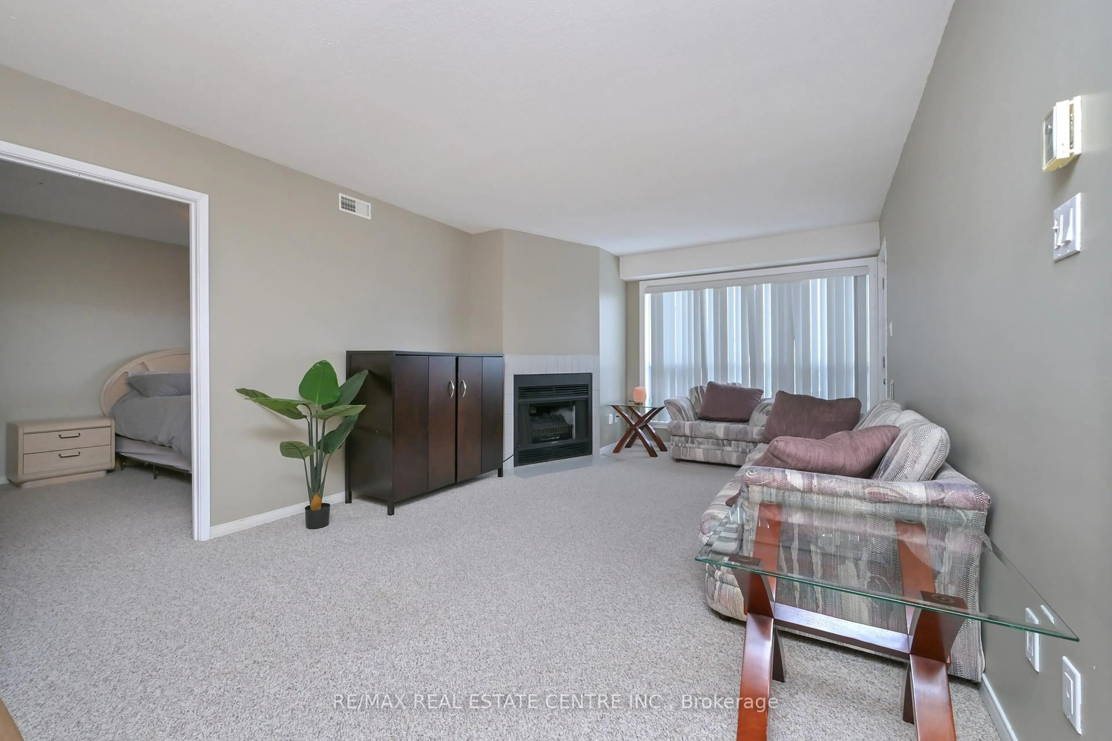 Living room with furniture, carpet floor for 120 Bell Farm Rd #409, Barrie Ontario L4M 6J2