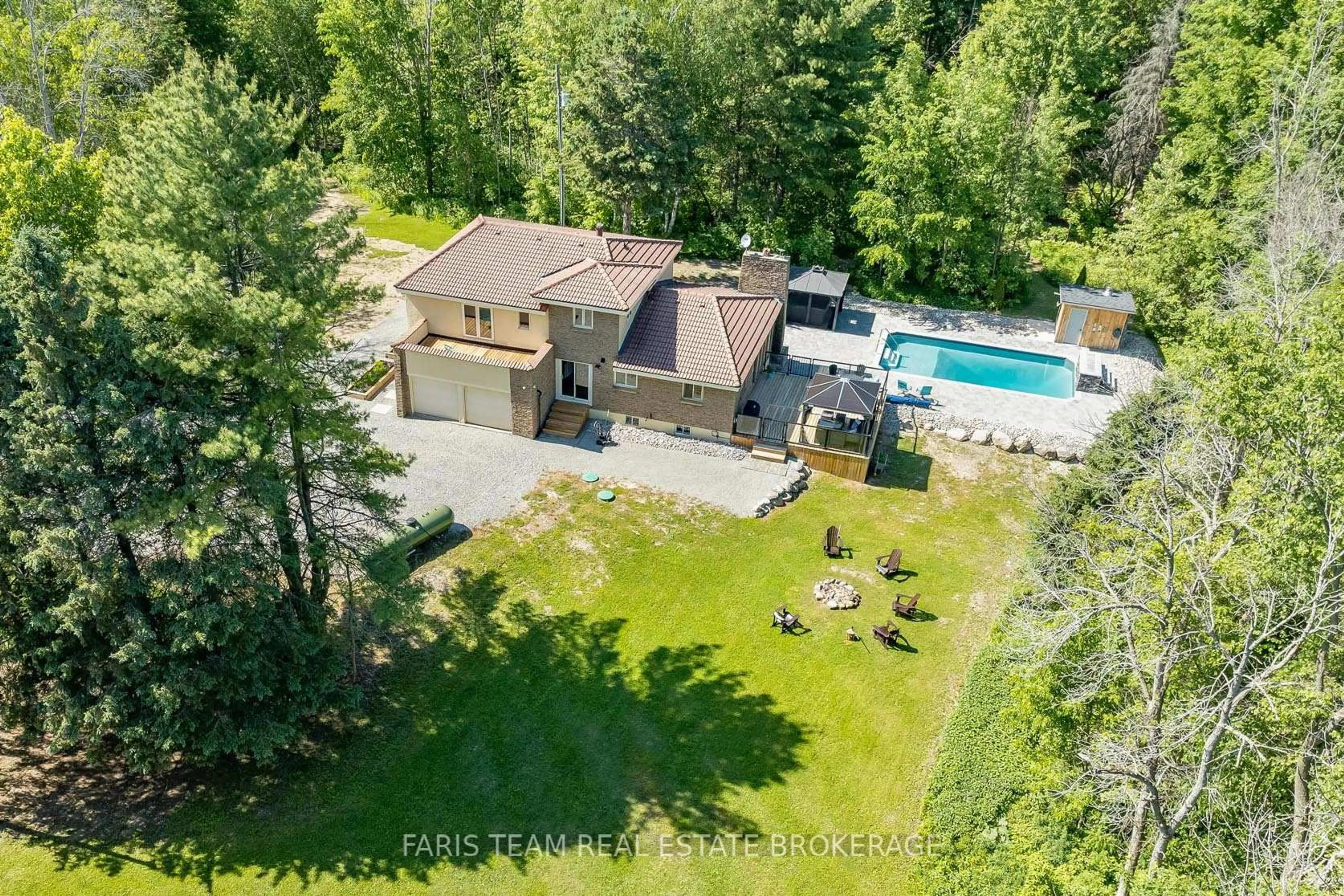 A pic from outside/outdoor area/front of a property/back of a property/a pic from drone, unknown for 2087 Rumney Rd, Tay Ontario L4R 4K3