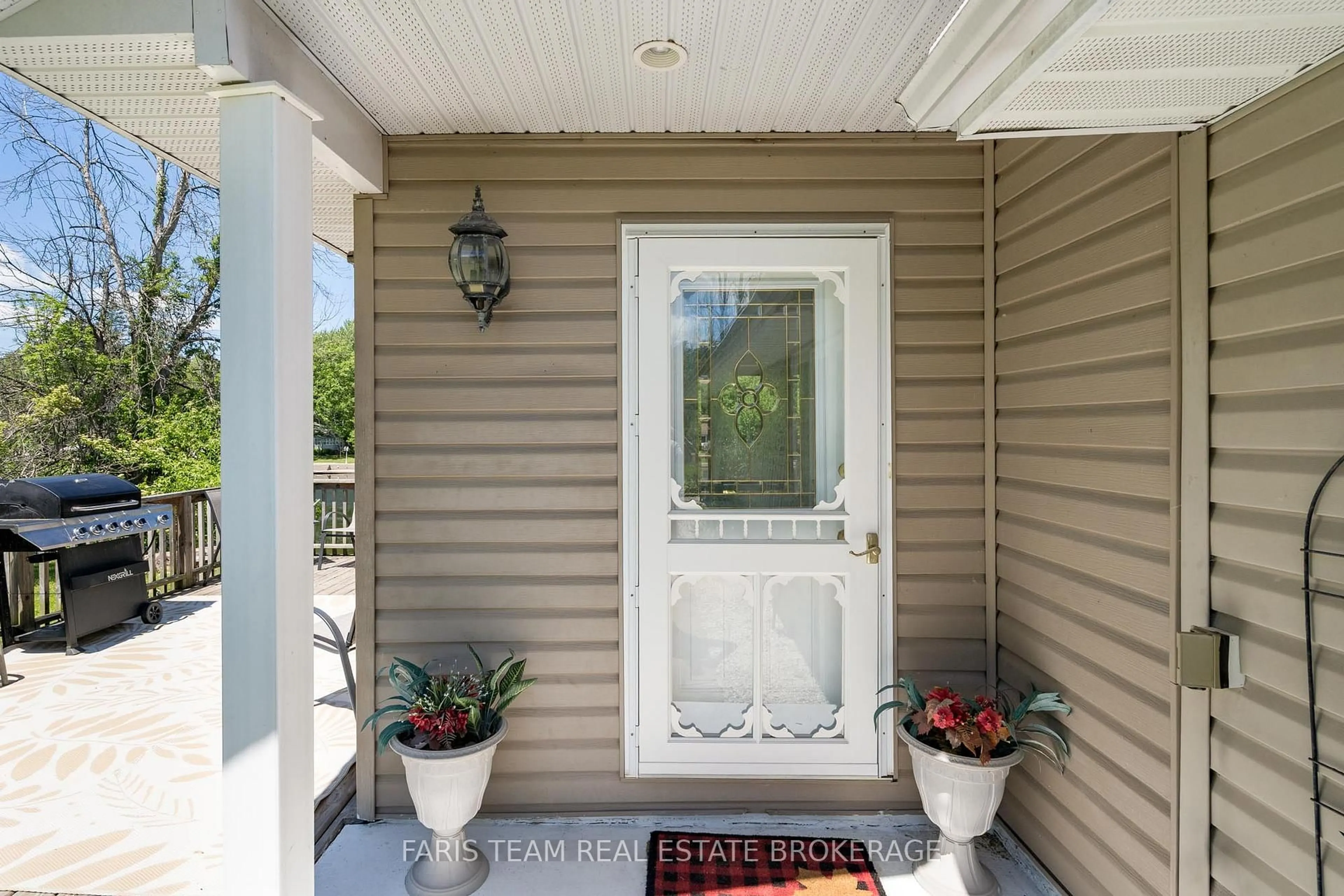 Indoor entryway for 4654 Iron Bridge Lane, Severn Ontario P0E 1N0