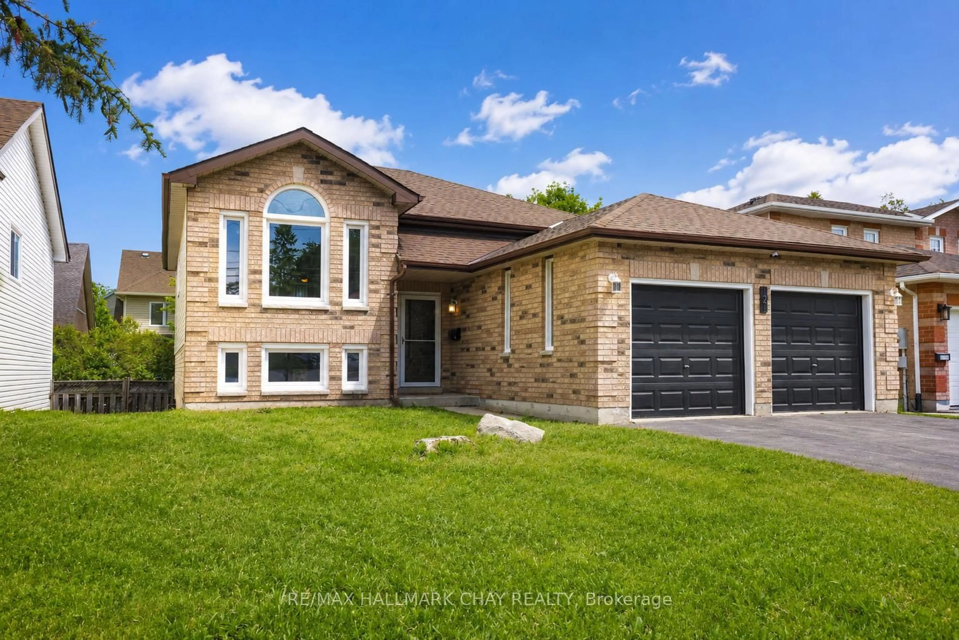 Home with brick exterior material, street for 121 Huronia Rd, Barrie Ontario L4N 4G1
