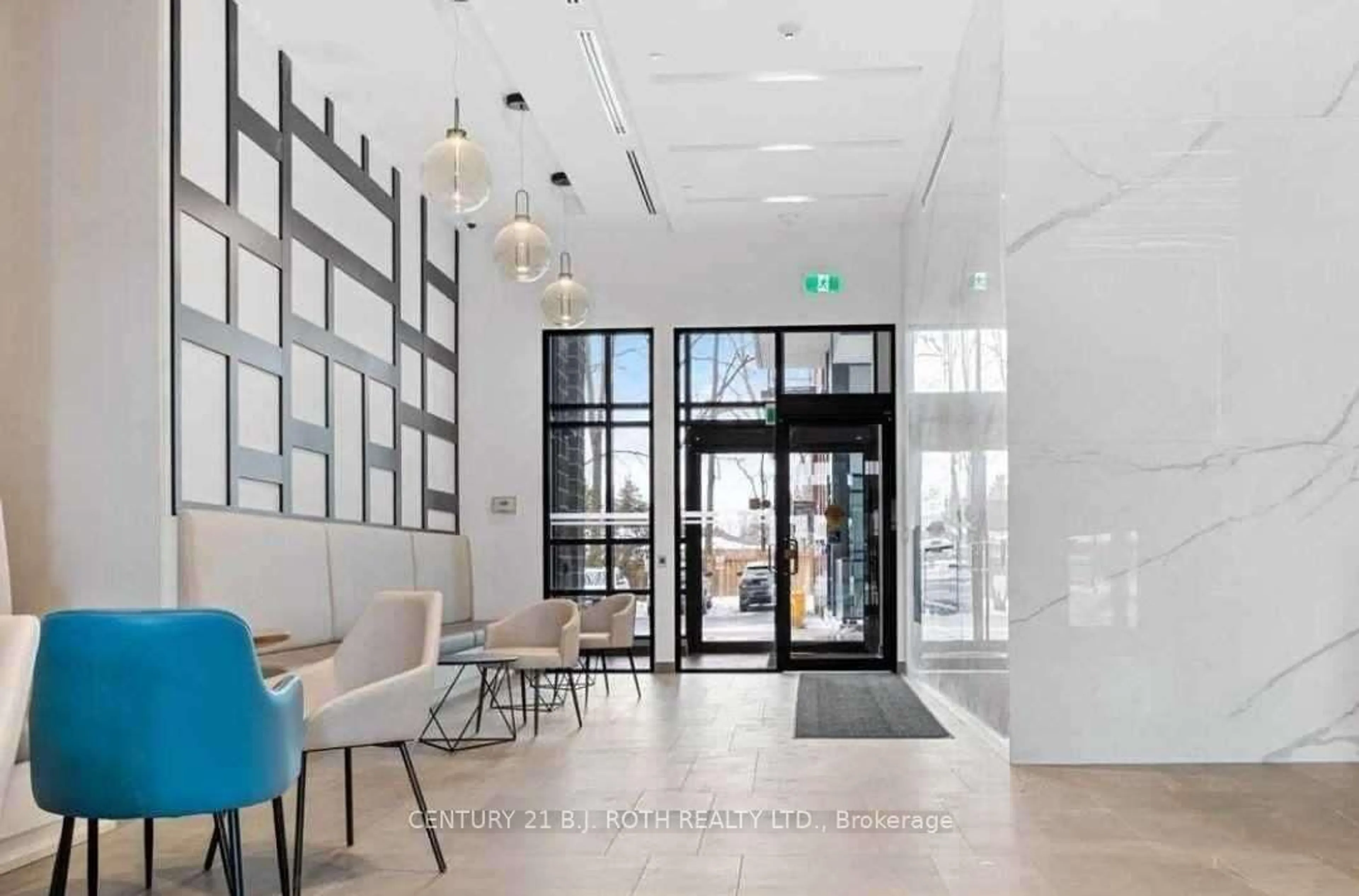 Indoor foyer for 681 Yonge St #201, Barrie Ontario L9J 0K1